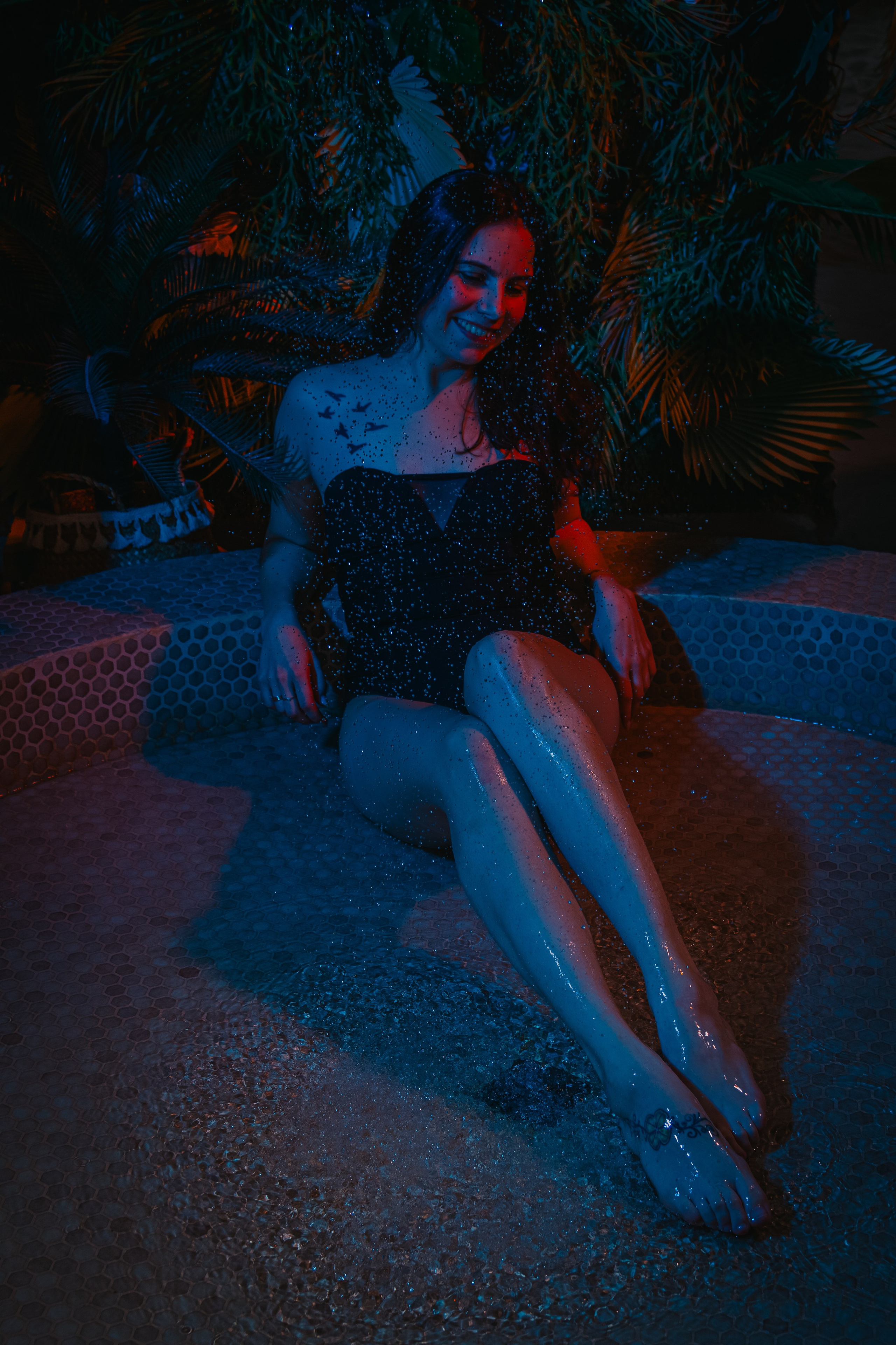 Фотосессии девушки в воде.