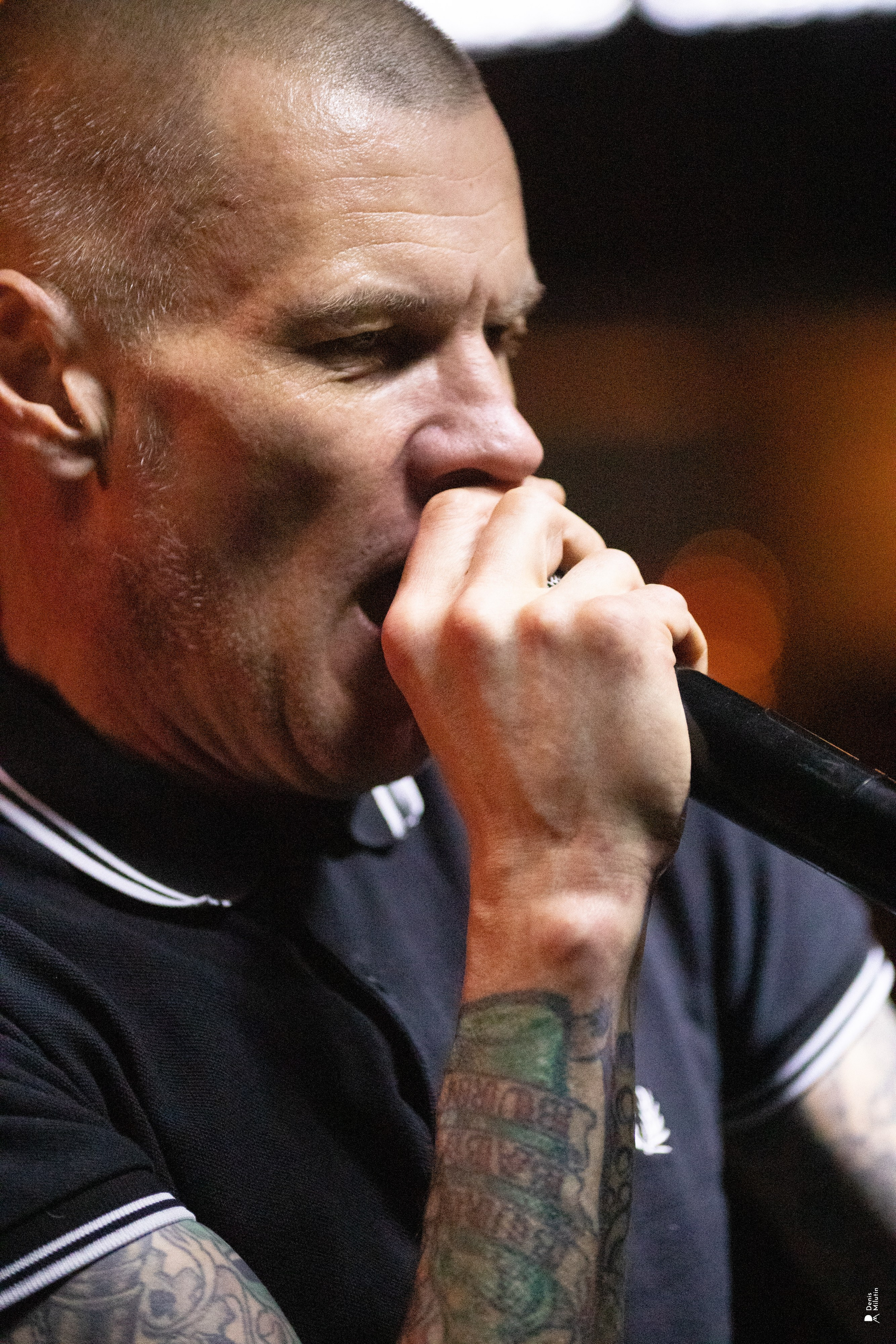 Рядом Ассенизаторы. Портретный фотограф Денис Милютин