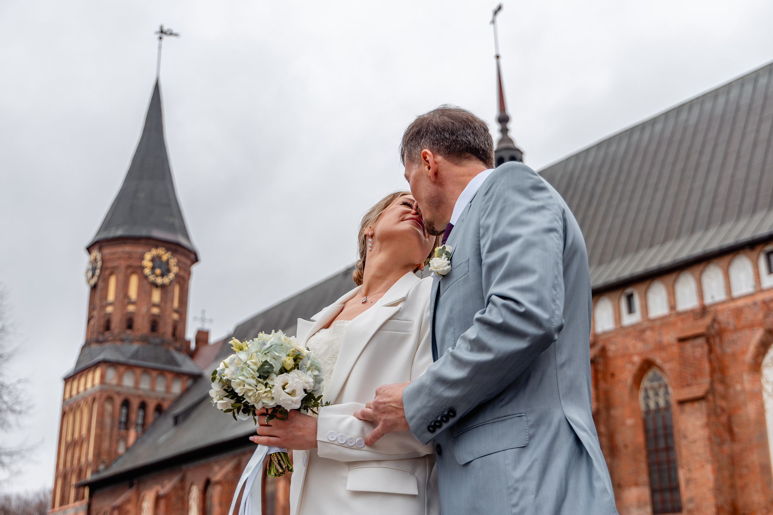 Ирина и Виталий | Остров Канта. Фотограф Елена Медок Калининград