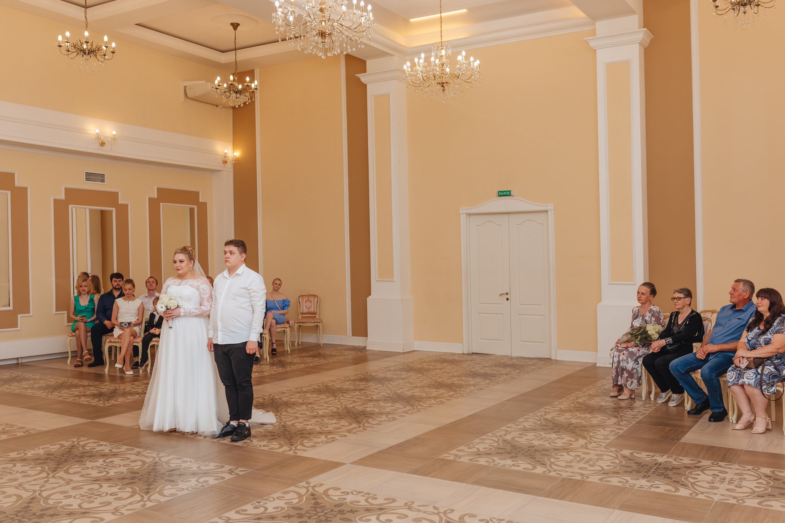 Евгения и Илья. ЗАГС Калининского района и прогулка на Финском заливе. Свадебный и семейный фотограф в Санкт-Петербурге и Сестрорецке