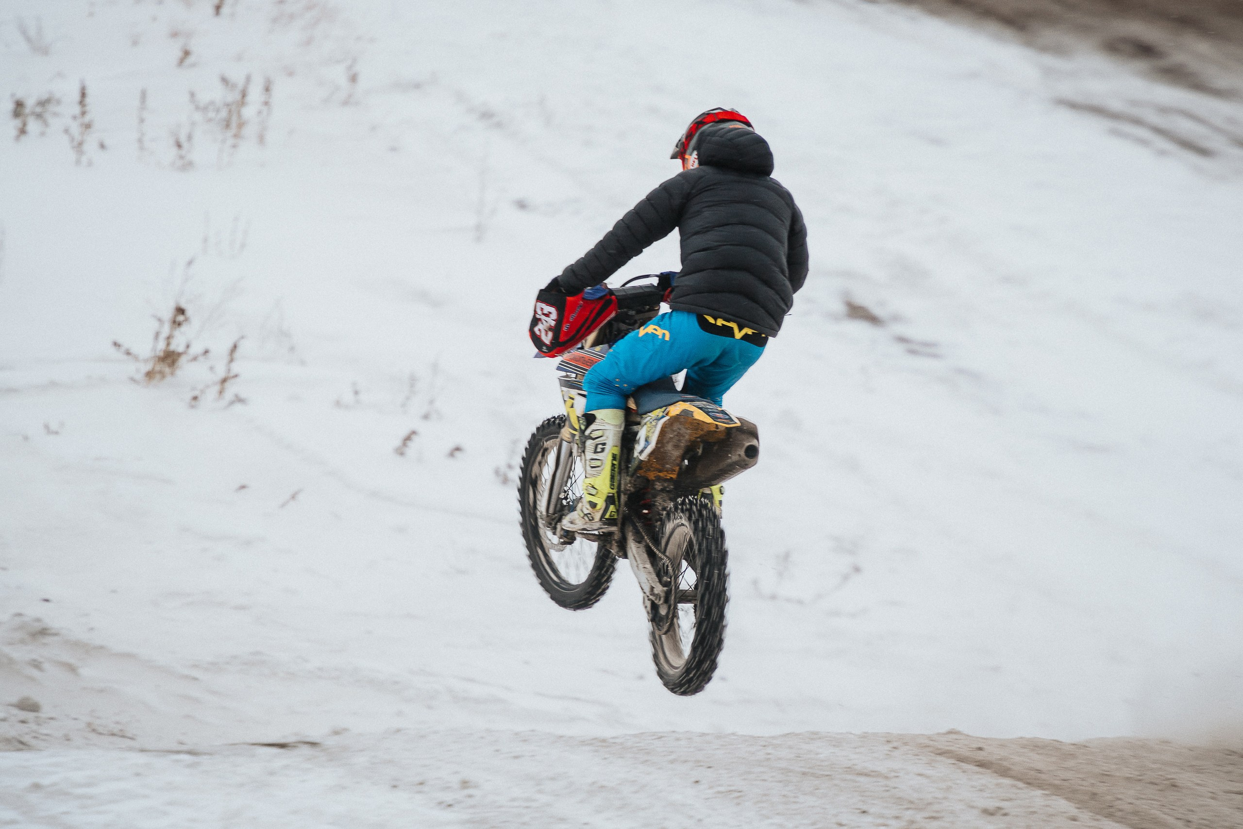 29.12.2024 — Праздничная тренировка на мотоциклетной трассе Люскус. Репортажный фотограф в Кемерово