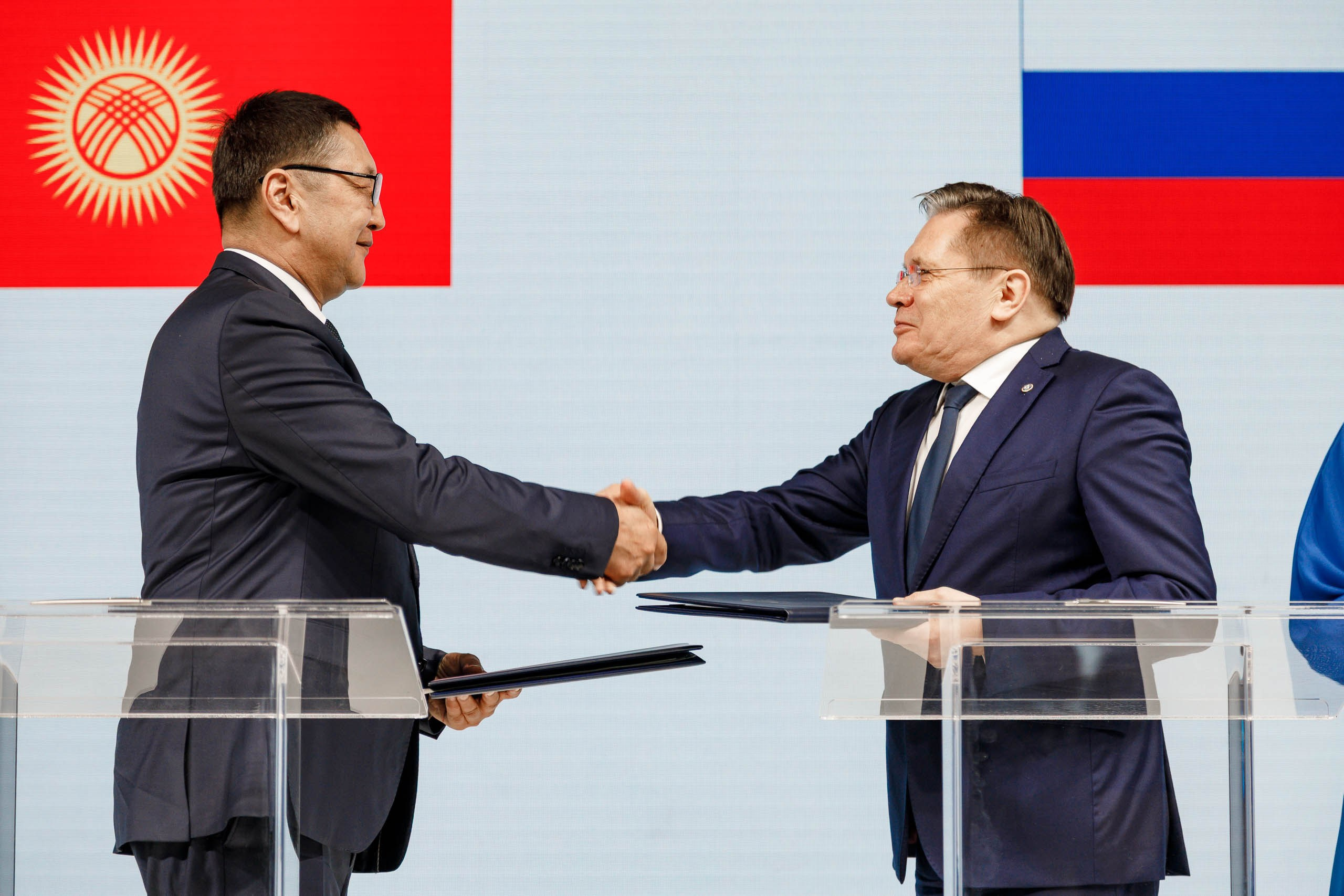 Подписания соглашений на форуме ATOM EXPO XIII 2024 в Сириусе. Репортажный фотограф в Москве, Сочи и Санкт-Петербурге