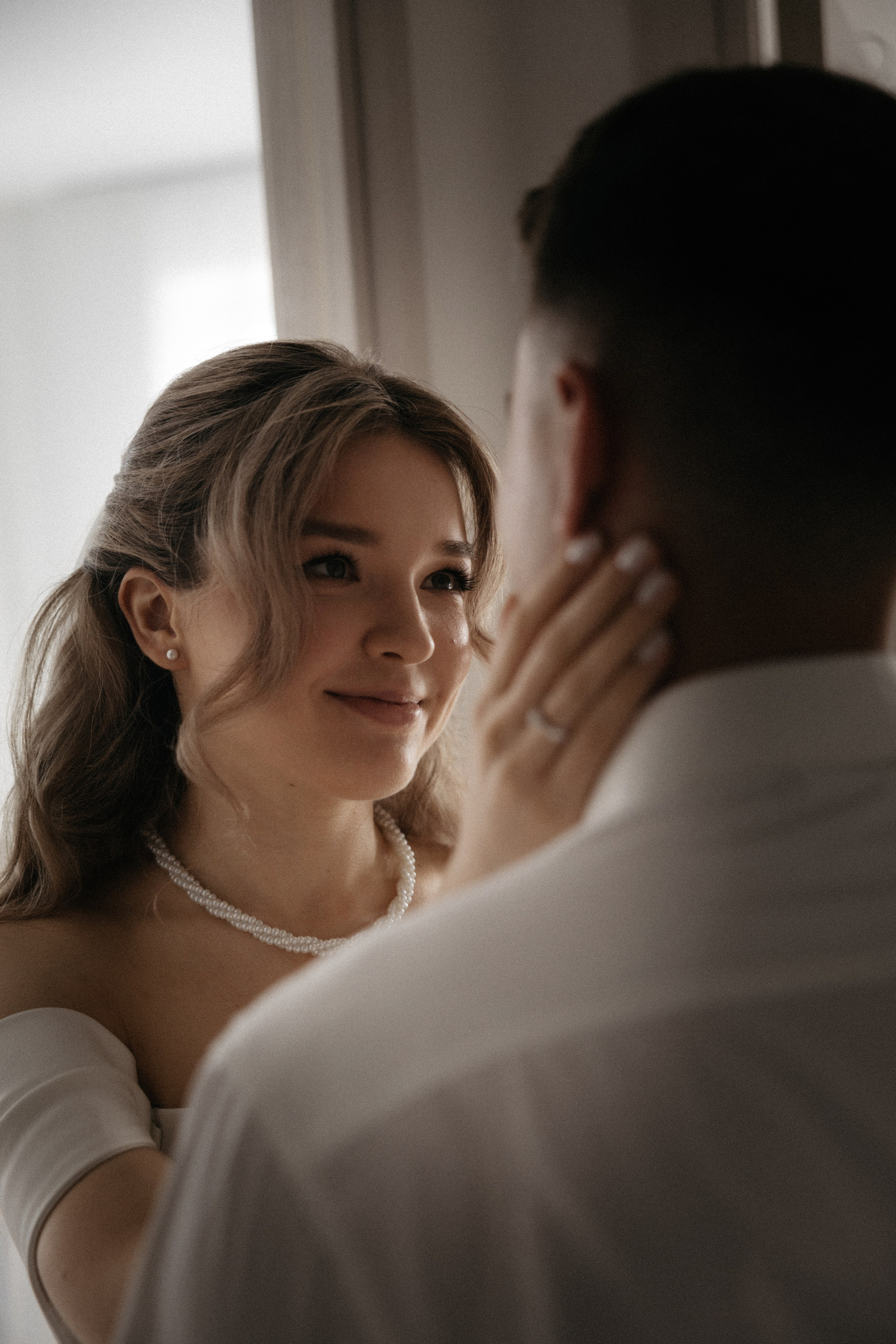 Свадебная фотосессия в стильном лифте элитного дома Москвы