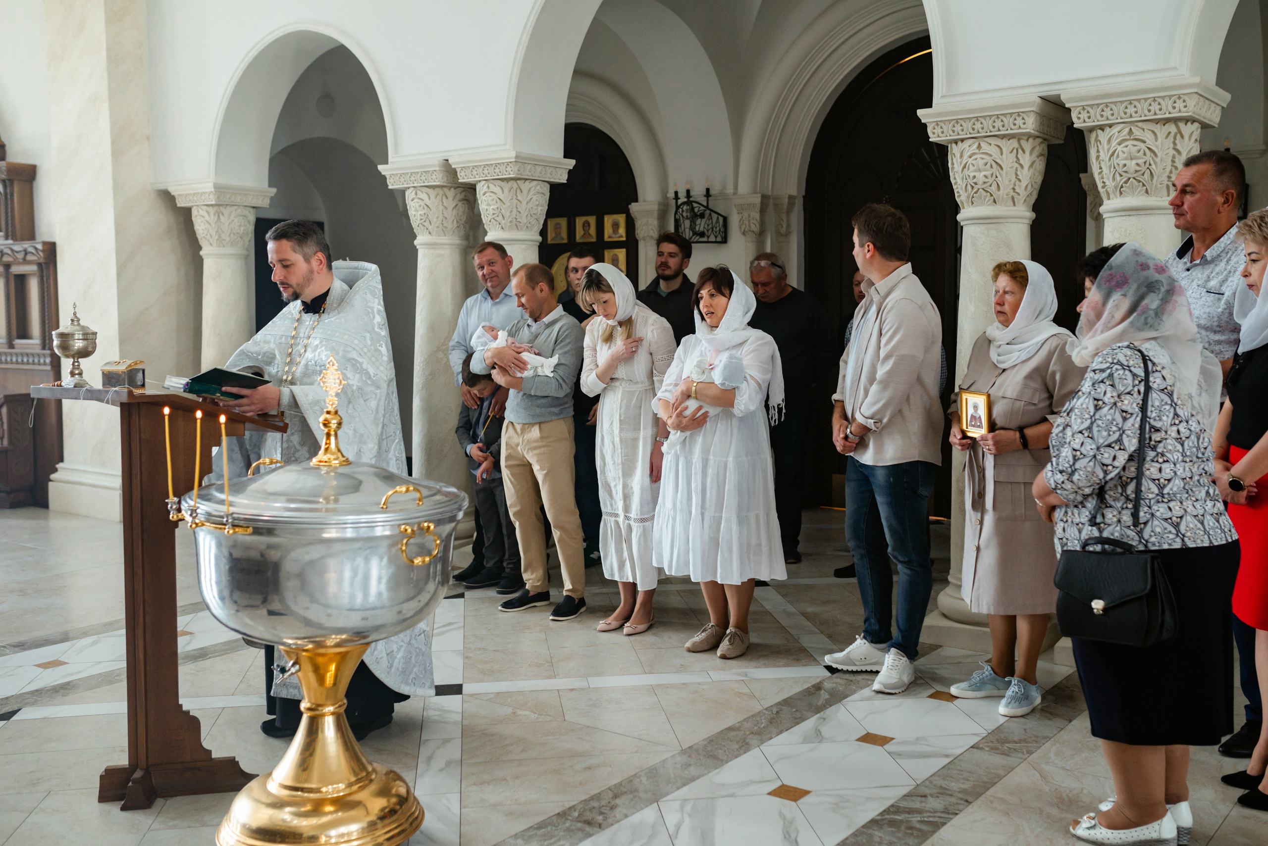 Крещение в Храме Воздвижения Креста Господня. Свадебный фотограф в городе Минск Крохмалюк Анна