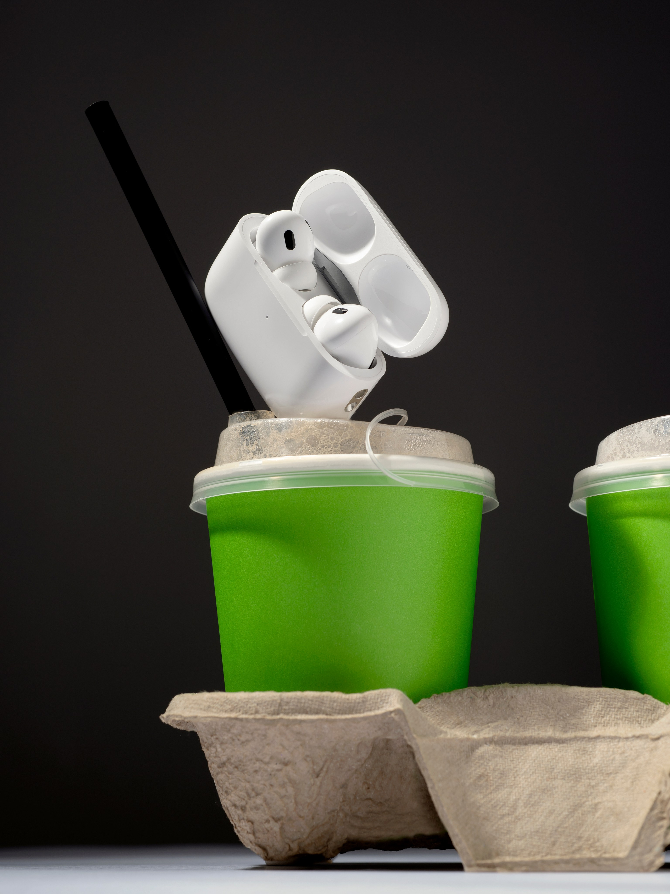 Креативная фотосъемка наушников для журналов и соцсетей