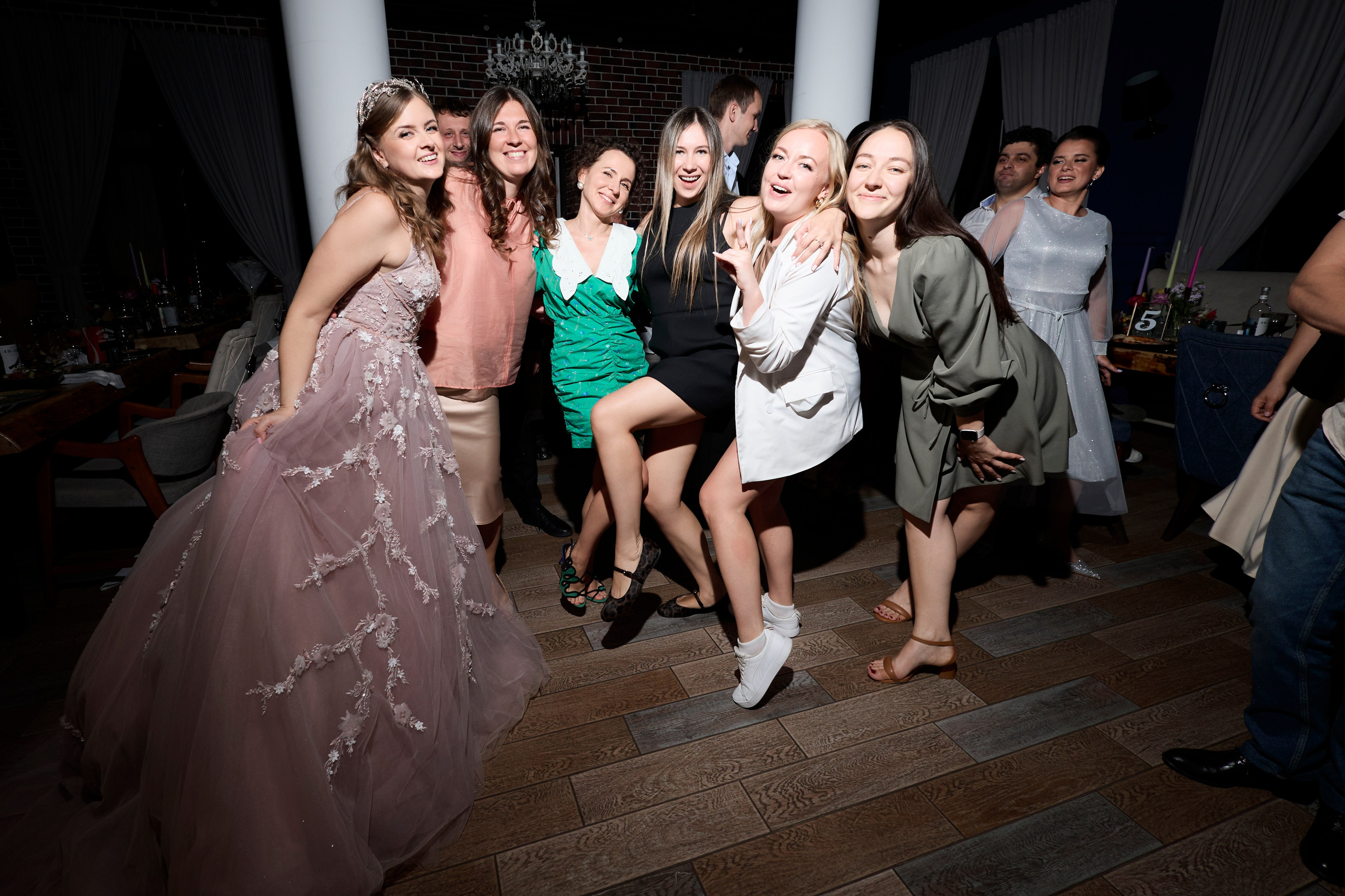 Фотография подруг на вечеринке в ресторане в Москве.