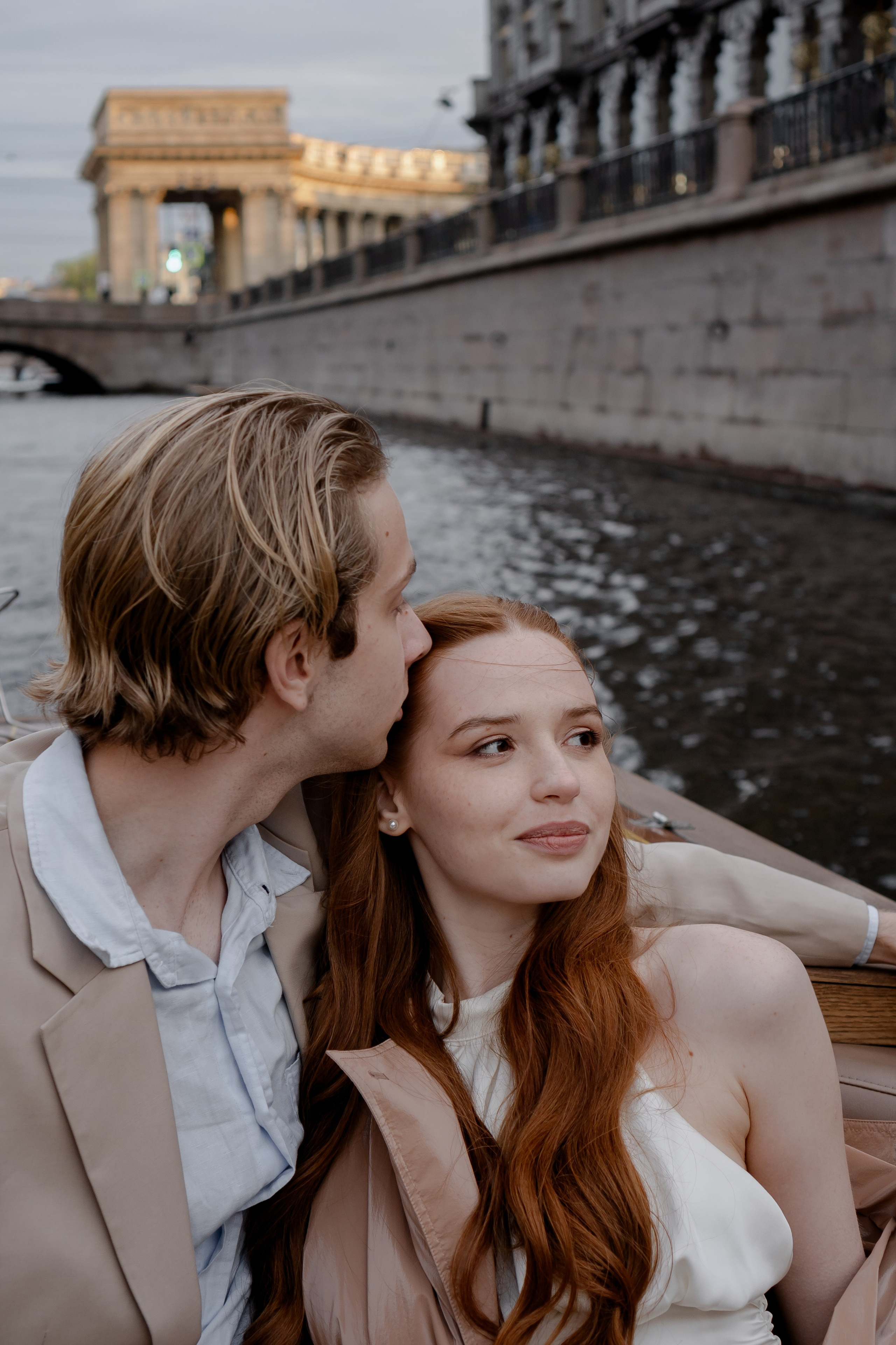 СВАДЕНБНАЯ СЬЕМКА НА КАТЕРЕ ПО КАНАЛАМ САНКТ-ПЕТЕРБУРГА И В АКВАТОРИИ НЕВЫ. Профессиональный фотограф, Санкт-Петербург — Виктория Богомолова