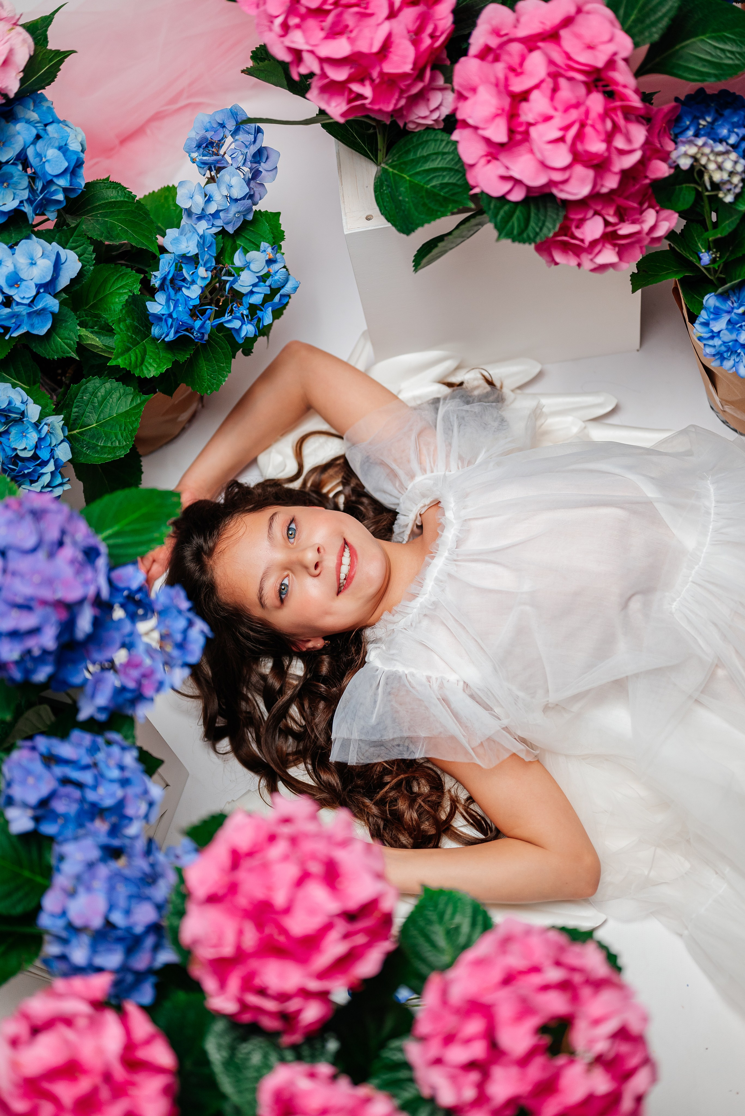 Вероника и гортензии. Семейный фотограф в Краснодаре