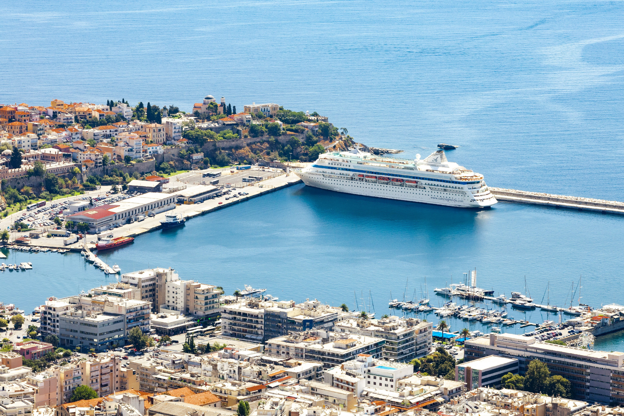 Кавала. Фото департамент круизного лайнера Астория Гранде