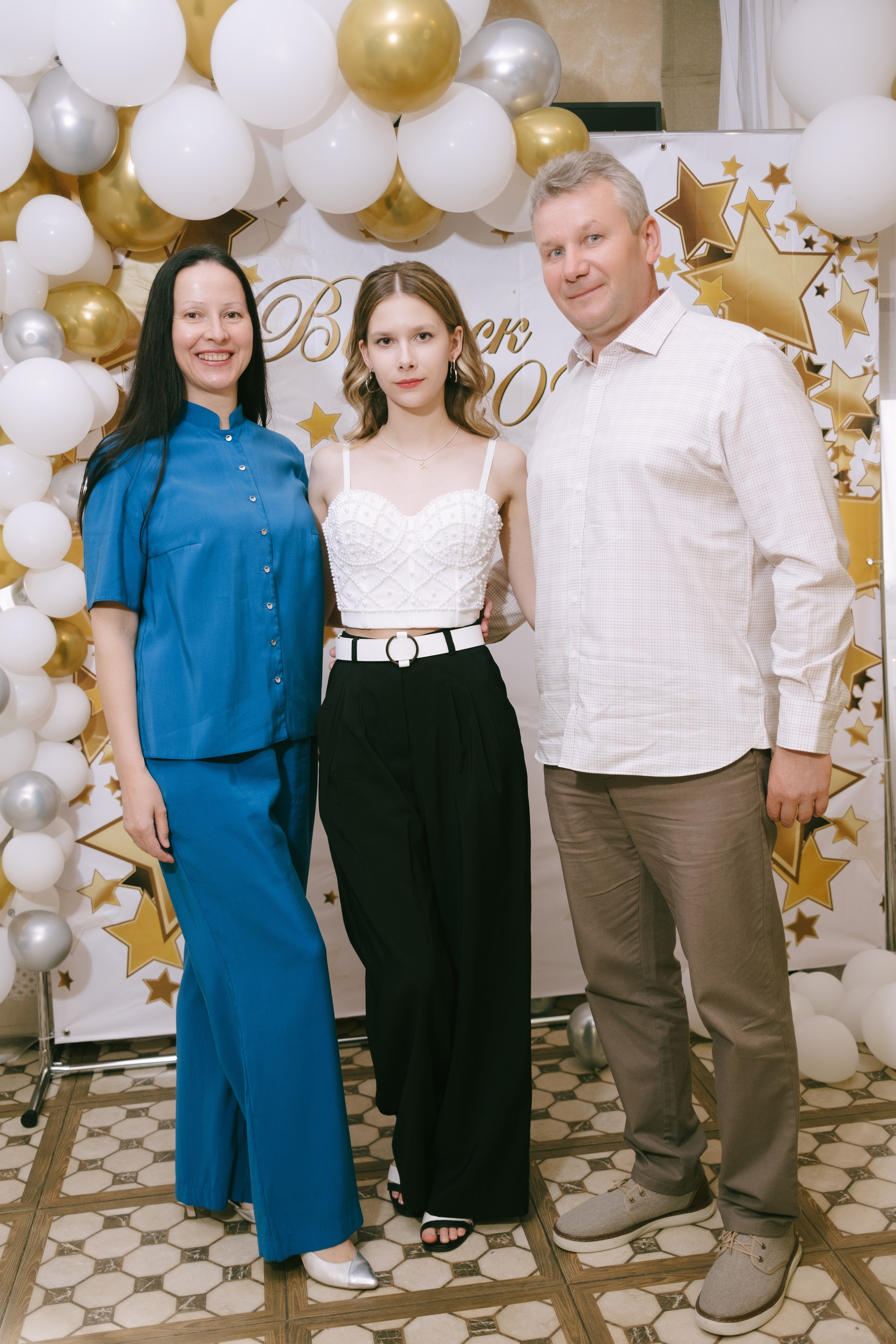 Выпускной школа 33. Свадебный и репортажной фотограф Денис Ожигин в Краснодаре и Краснодарском крае