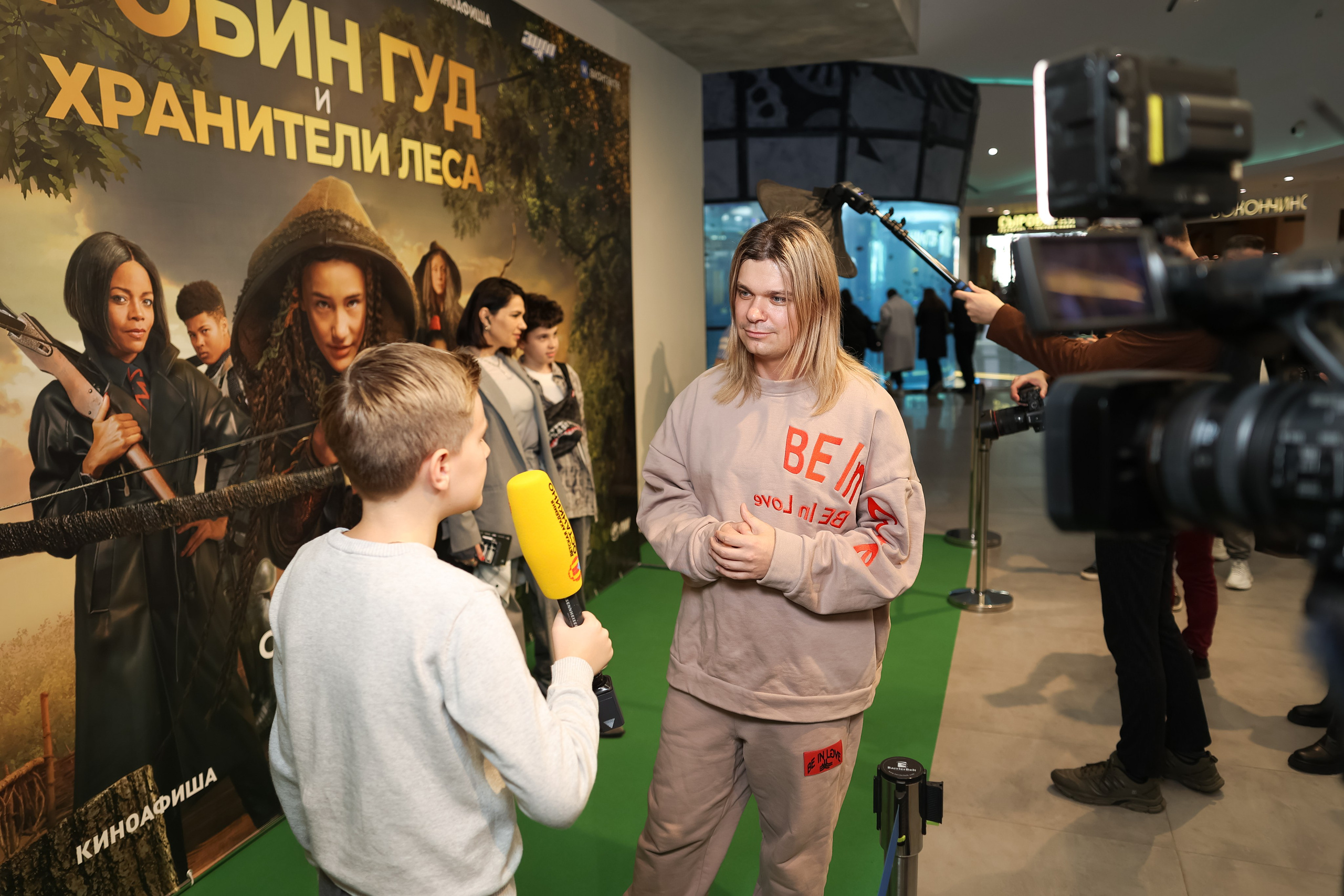 Школа «Останкино» на премьере Робин Гуд. Репортажный фотограф видеограф в Москве Ольга Плаксина