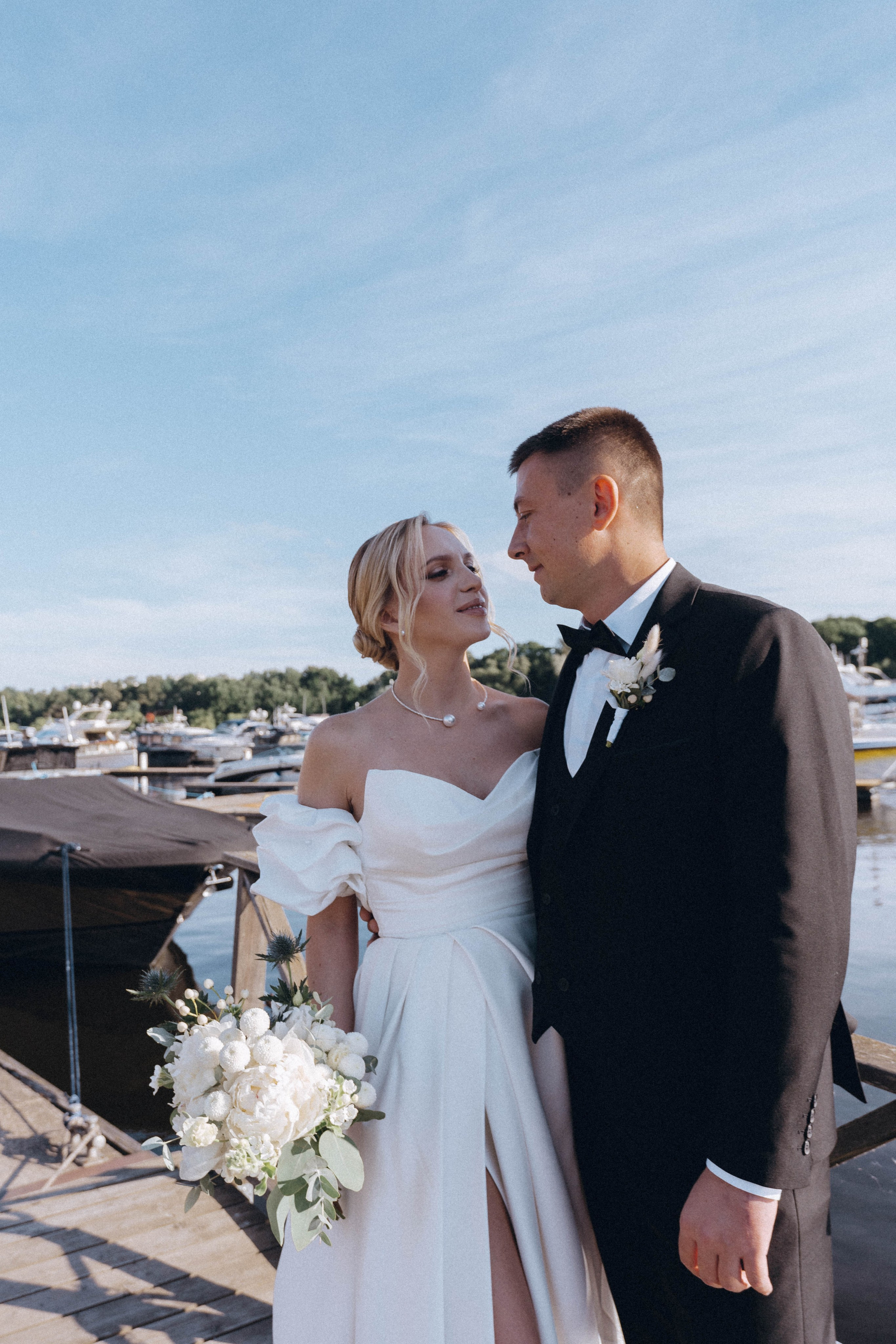 СВАДЕНБНАЯ СЬЕМКА НА КАТЕРЕ ПО КАНАЛАМ САНКТ-ПЕТЕРБУРГА И В АКВАТОРИИ НЕВЫ. Профессиональный фотограф, Санкт-Петербург — Виктория Богомолова