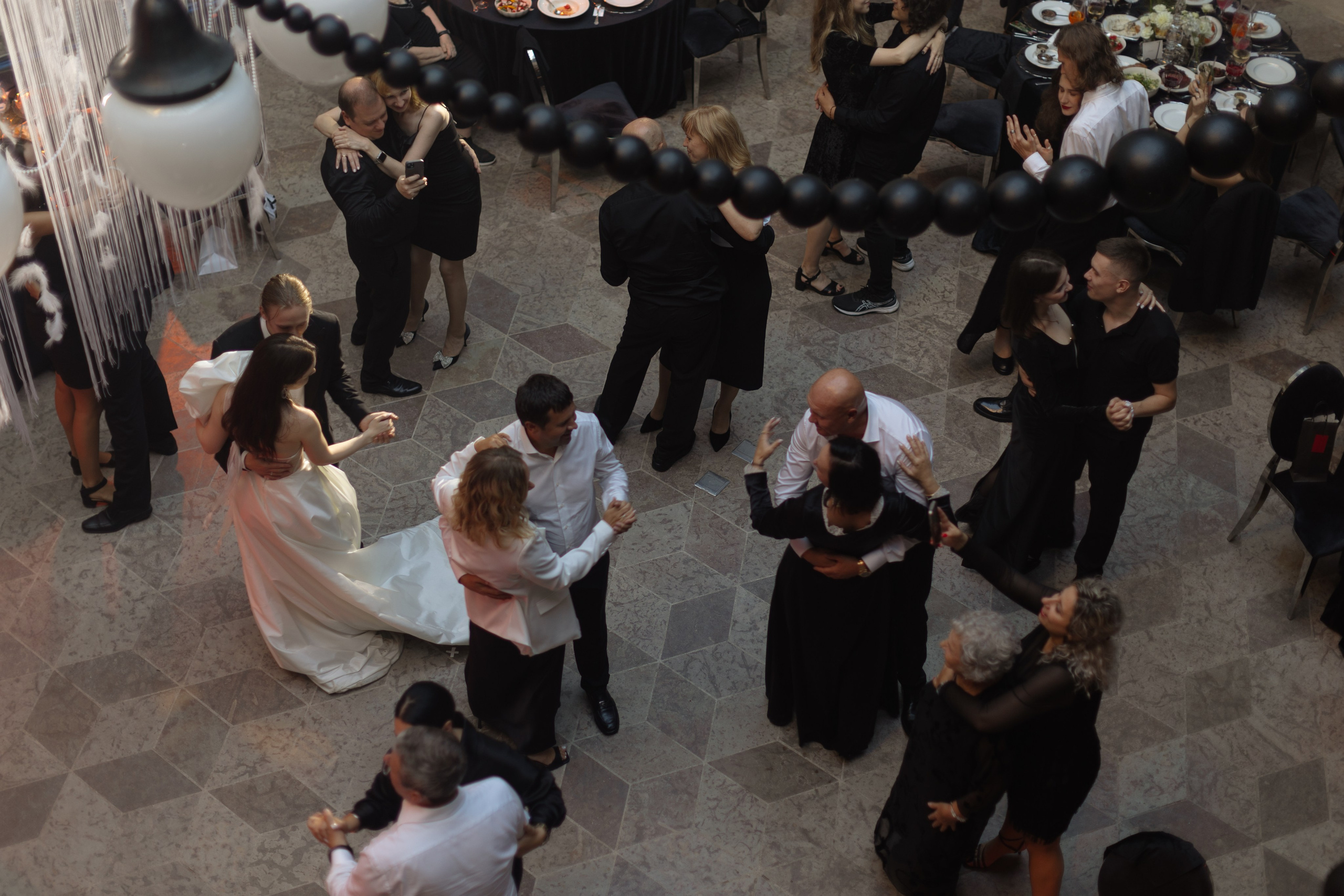 Артем и Анастасия: свадьба с танцами в замке. @dariazphoto свадебный фотограф