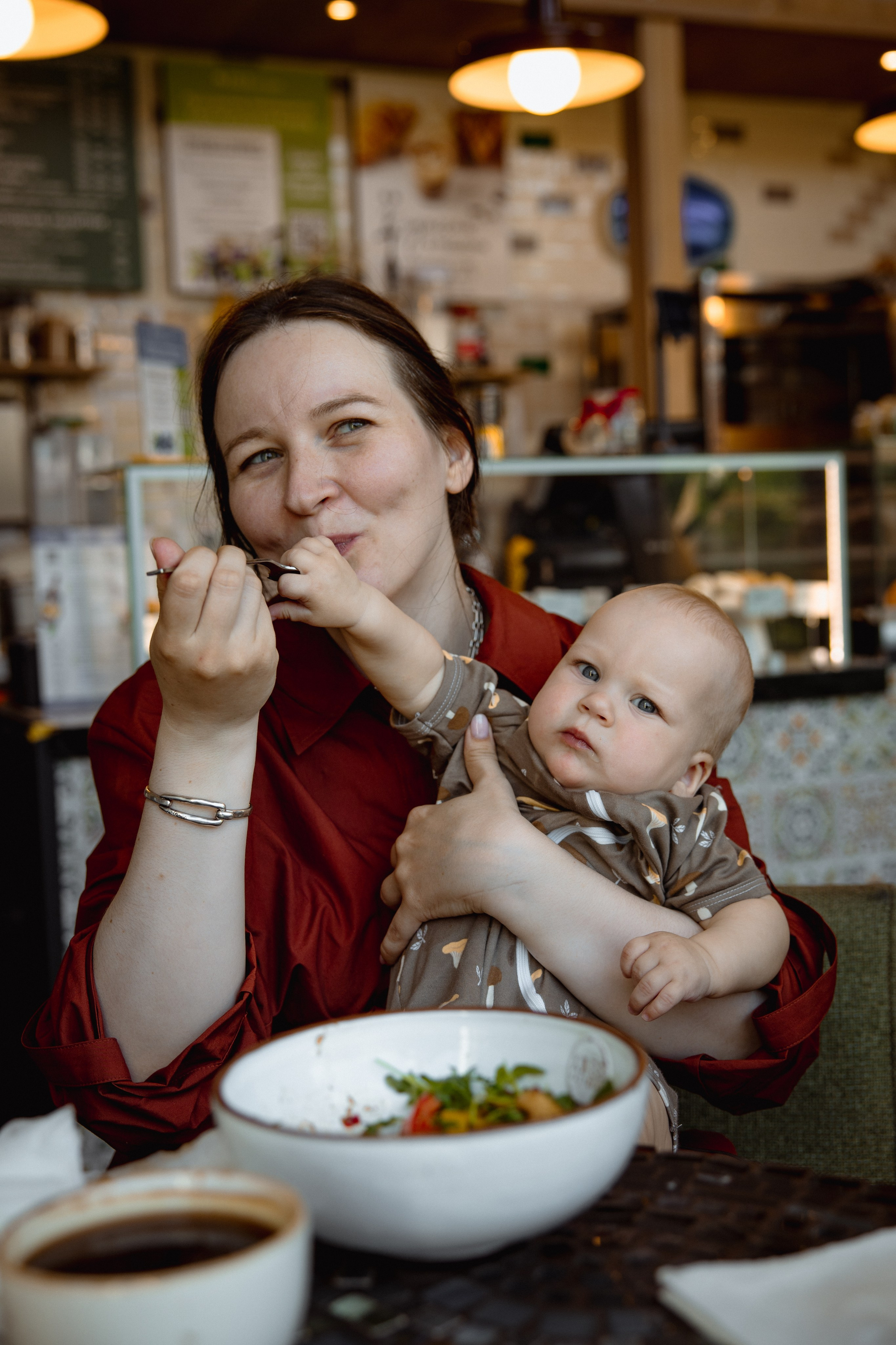 Настя с сыном у Alma-Mater. Ваш семейный newborn и lifestyle фотограф в СПБ Наталья Журавлева