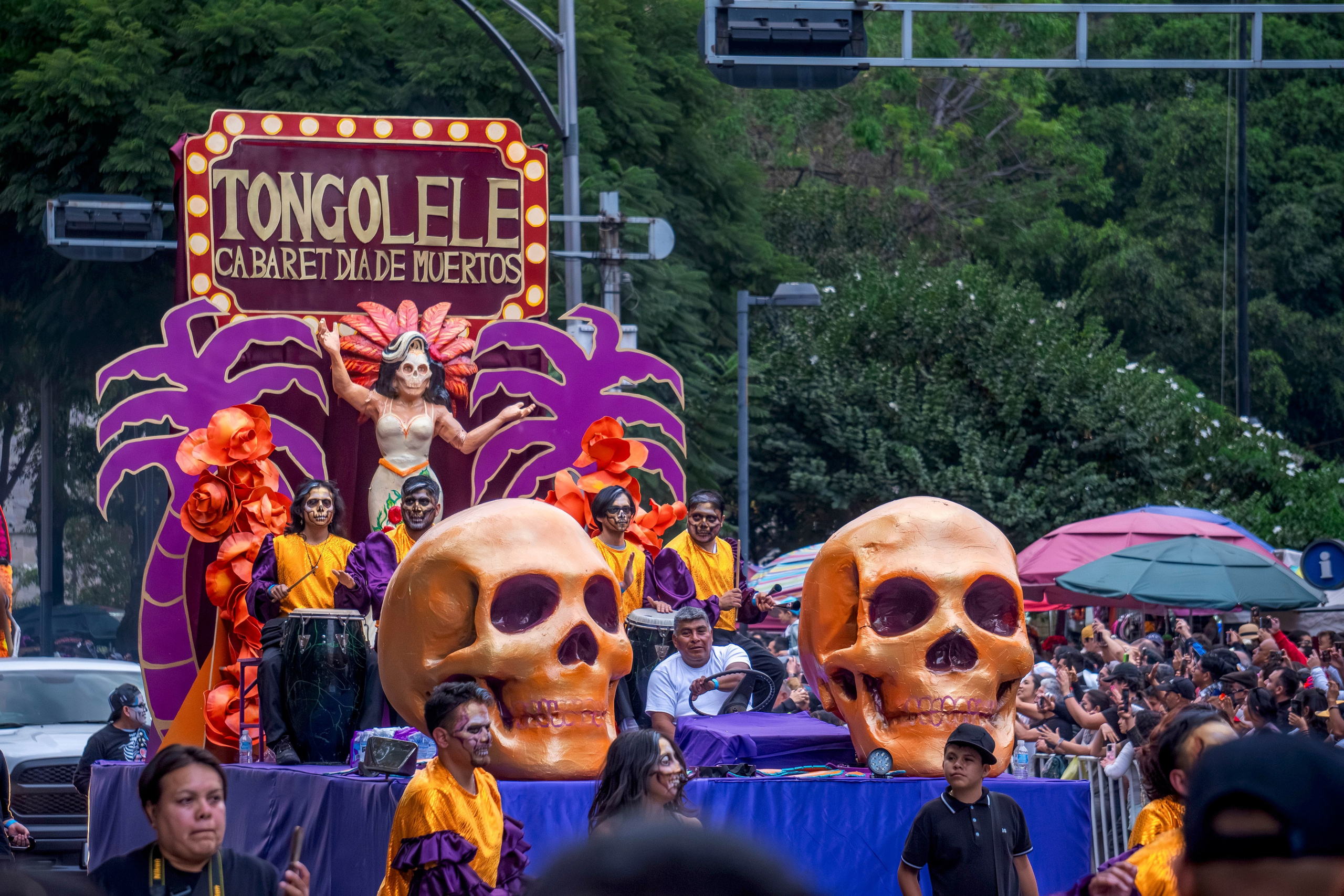 Day of the Dead. Ofrenda & Parade. CDMX Photography | Alex Klenin| Portrait & Event Photographer
