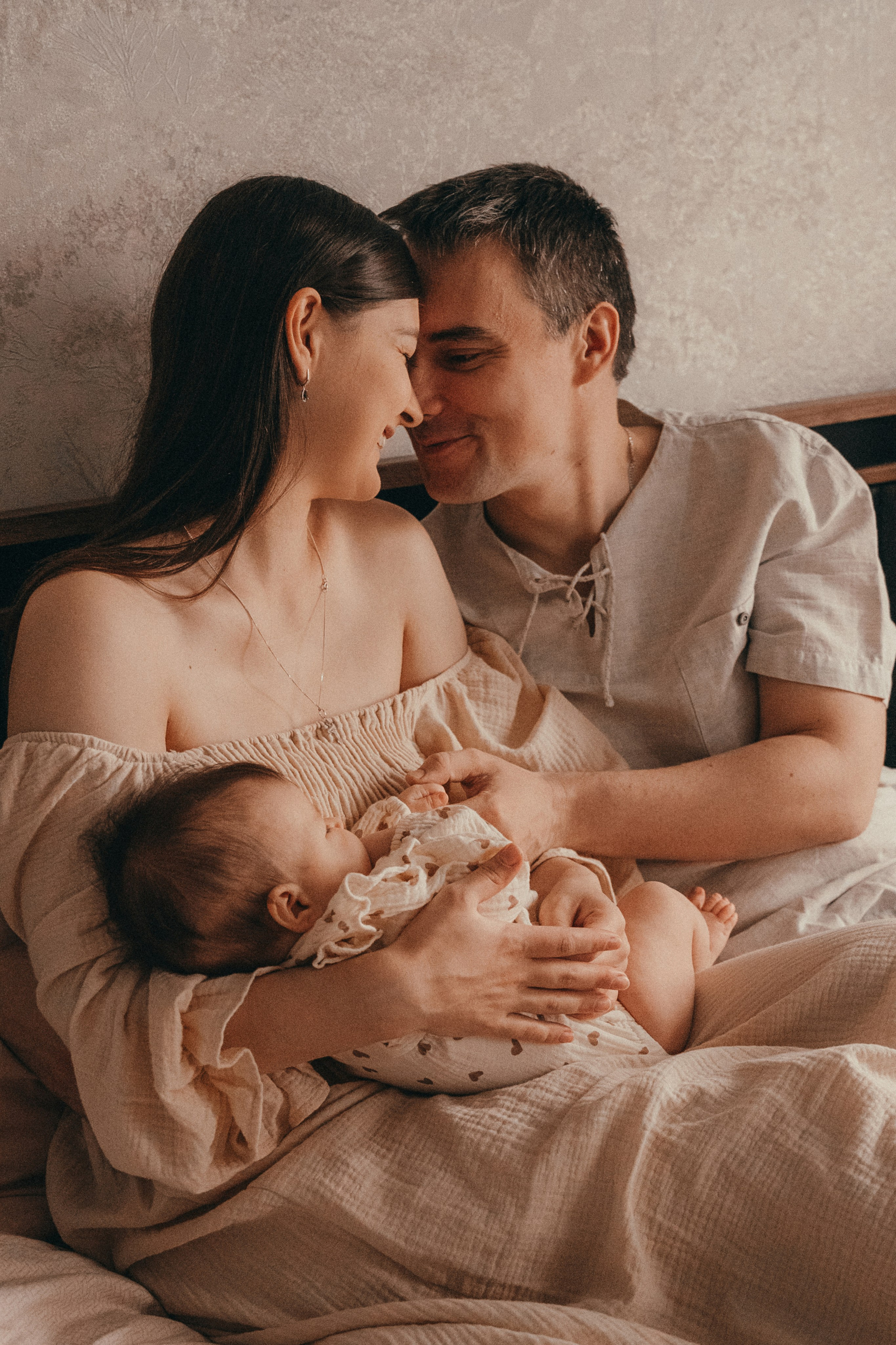 Виктор, Настя и Василиса. Семейный фотограф • Домашние съемки в Нижнем Новгороде