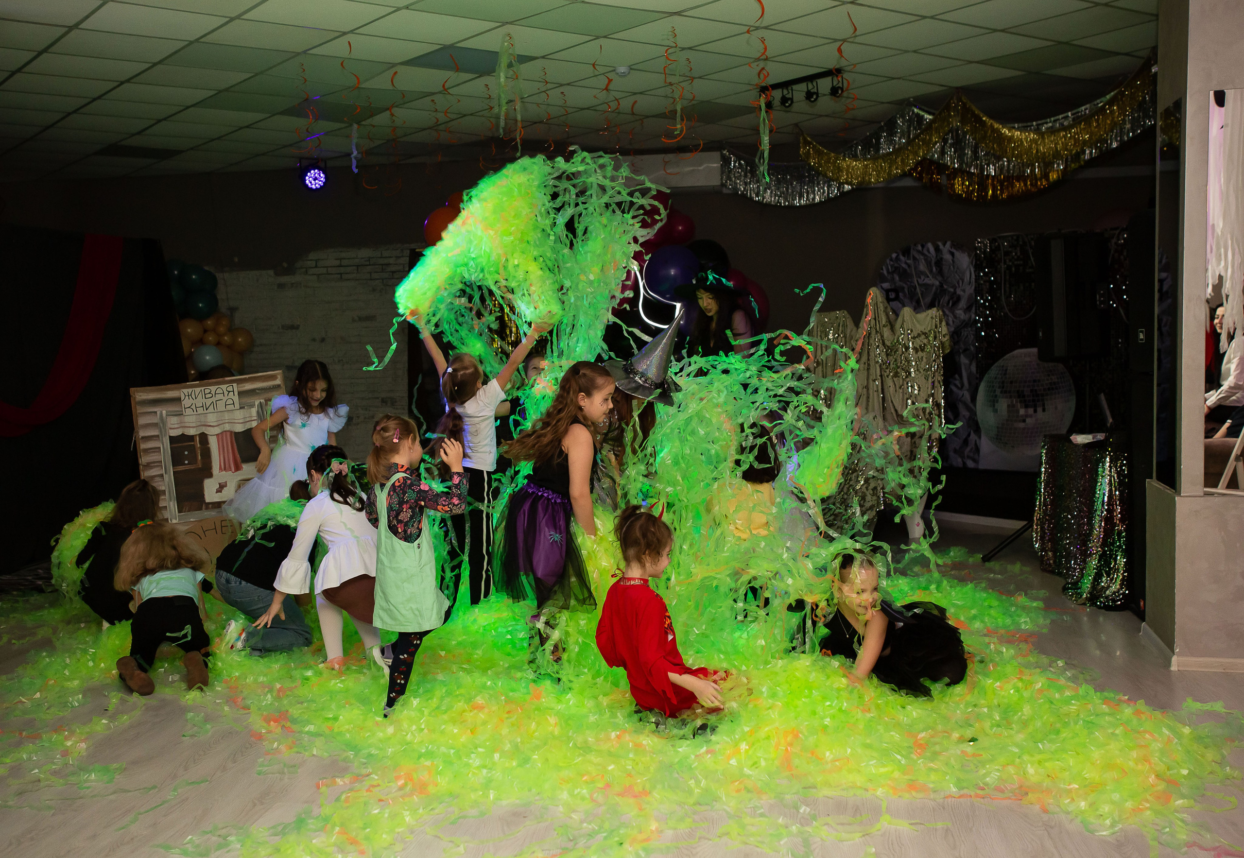 Верхом на помеле спектакль интерактивный. Семейный и детский фотограф Анна Петракова