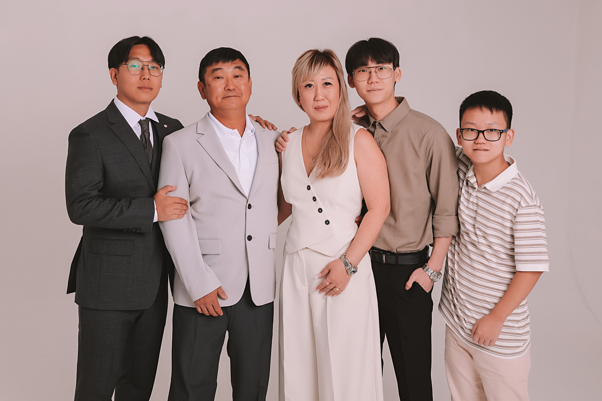 Айвазовский и парк дружбы народов. Семейный фотограф Тюмень, фотограф на роды Салмина Мария