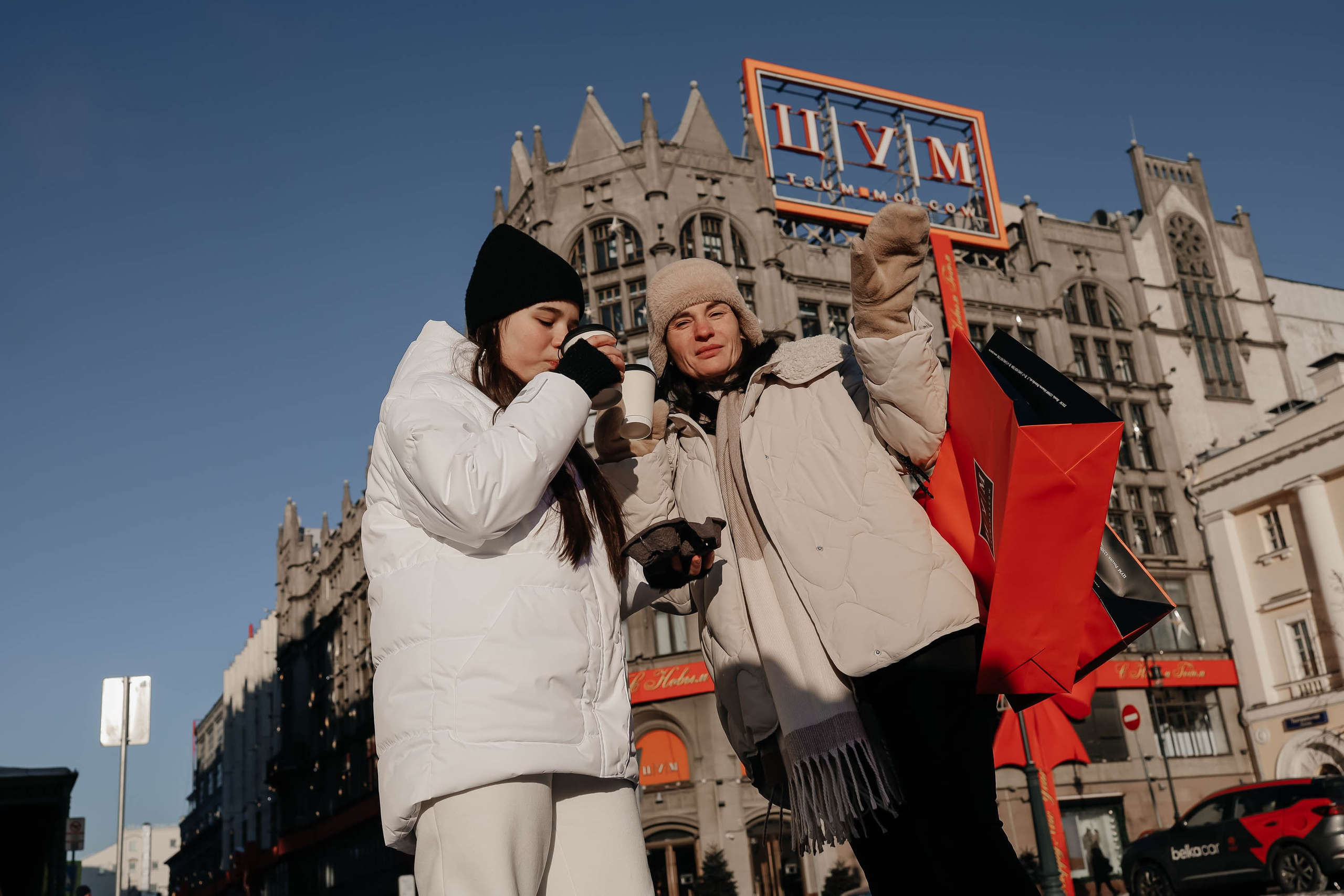 Мама с дочкой