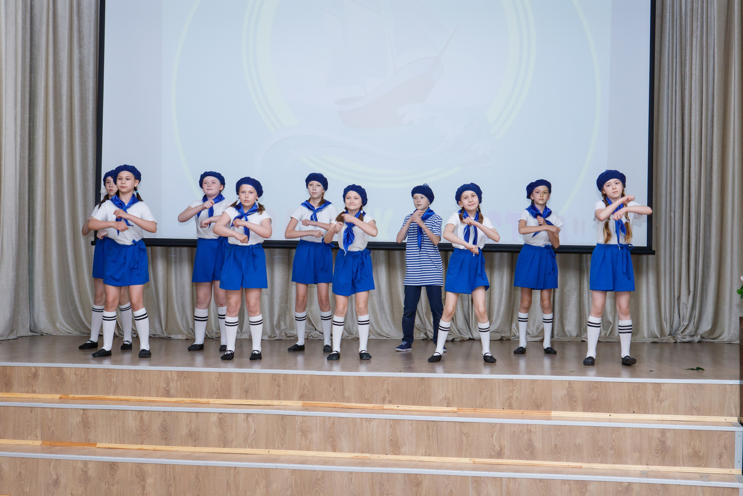 11 класс / Последний звонок / Гимназия № 1558 / г. Москва. Детский и семейный фотограф Мария Киселёва. Москва