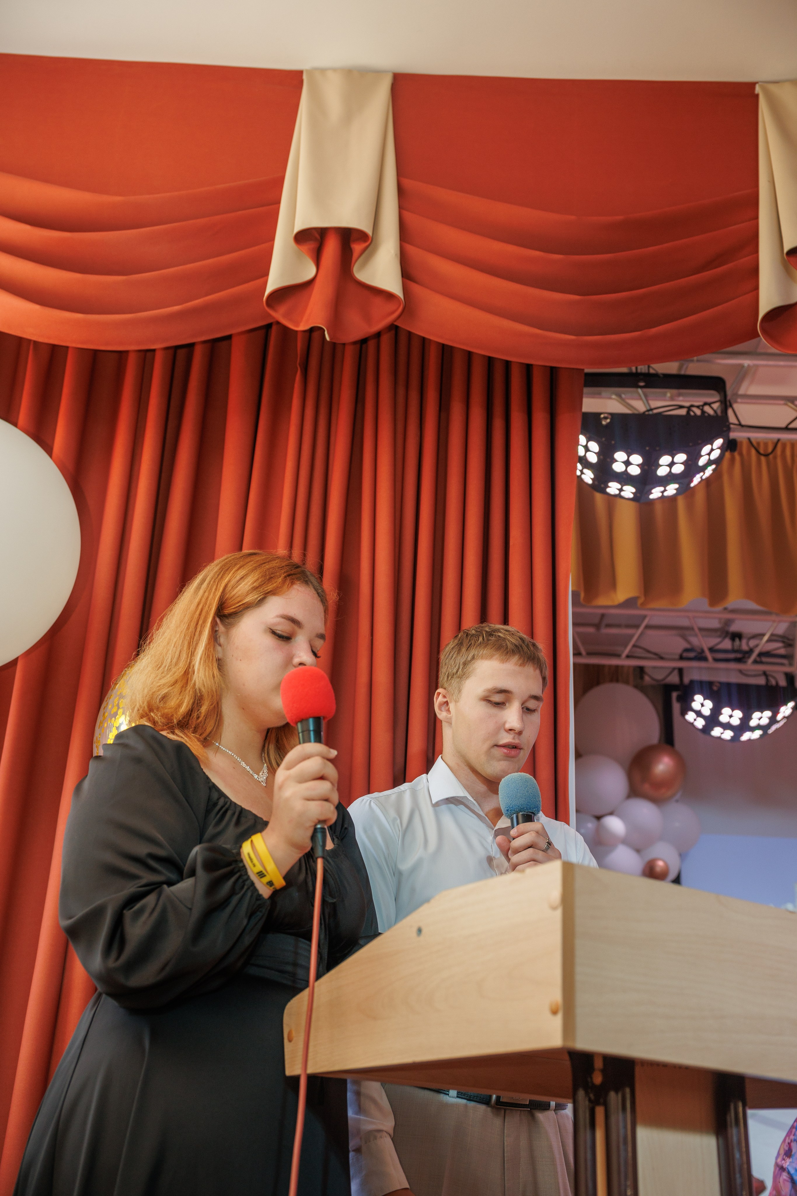 Вручение аттестатов. Свадебный и семейный фотограф в Новосибирске Ирина Дорошкова