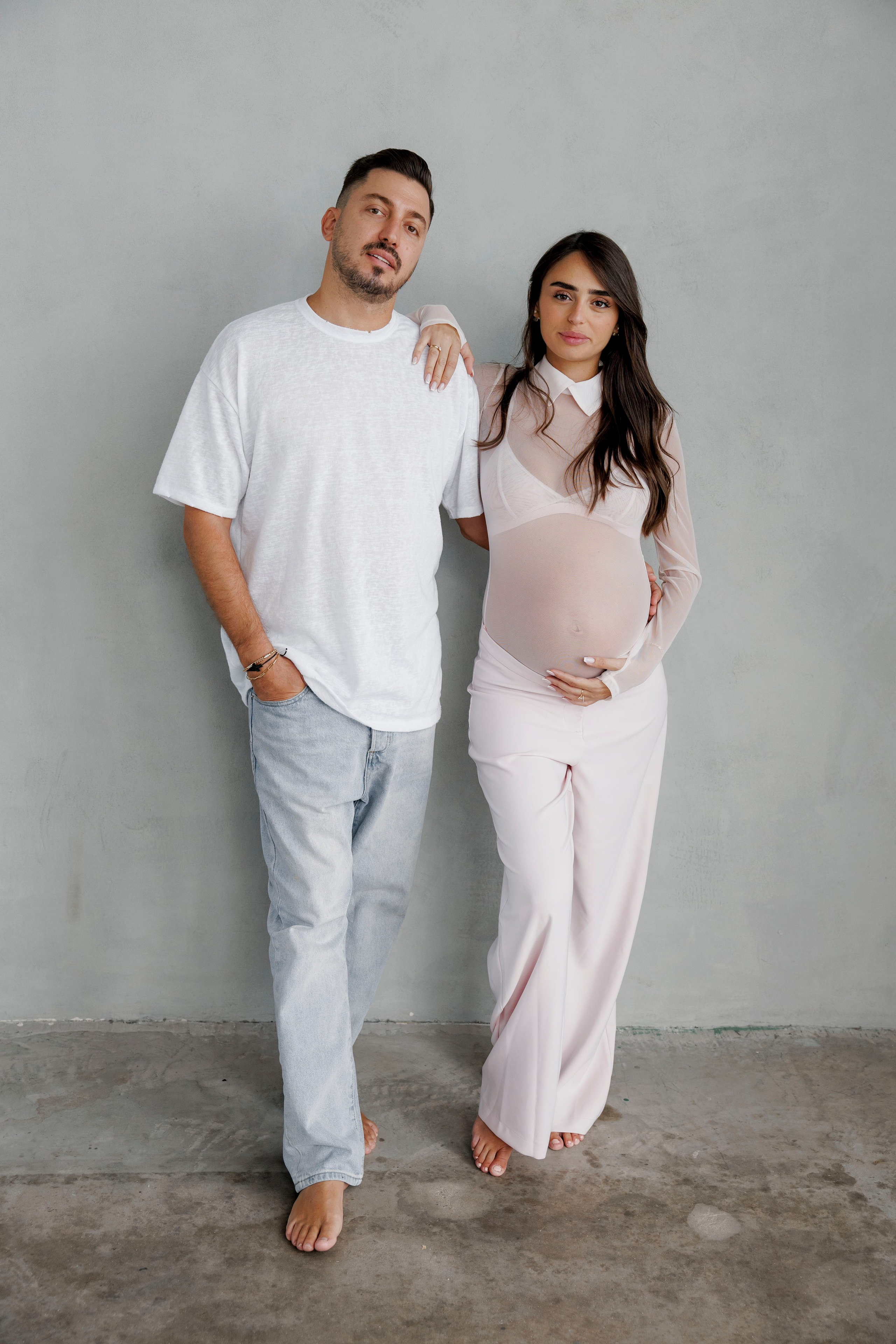 Pregnancy photoshoot inside the studio in Tel Aviv. Главная