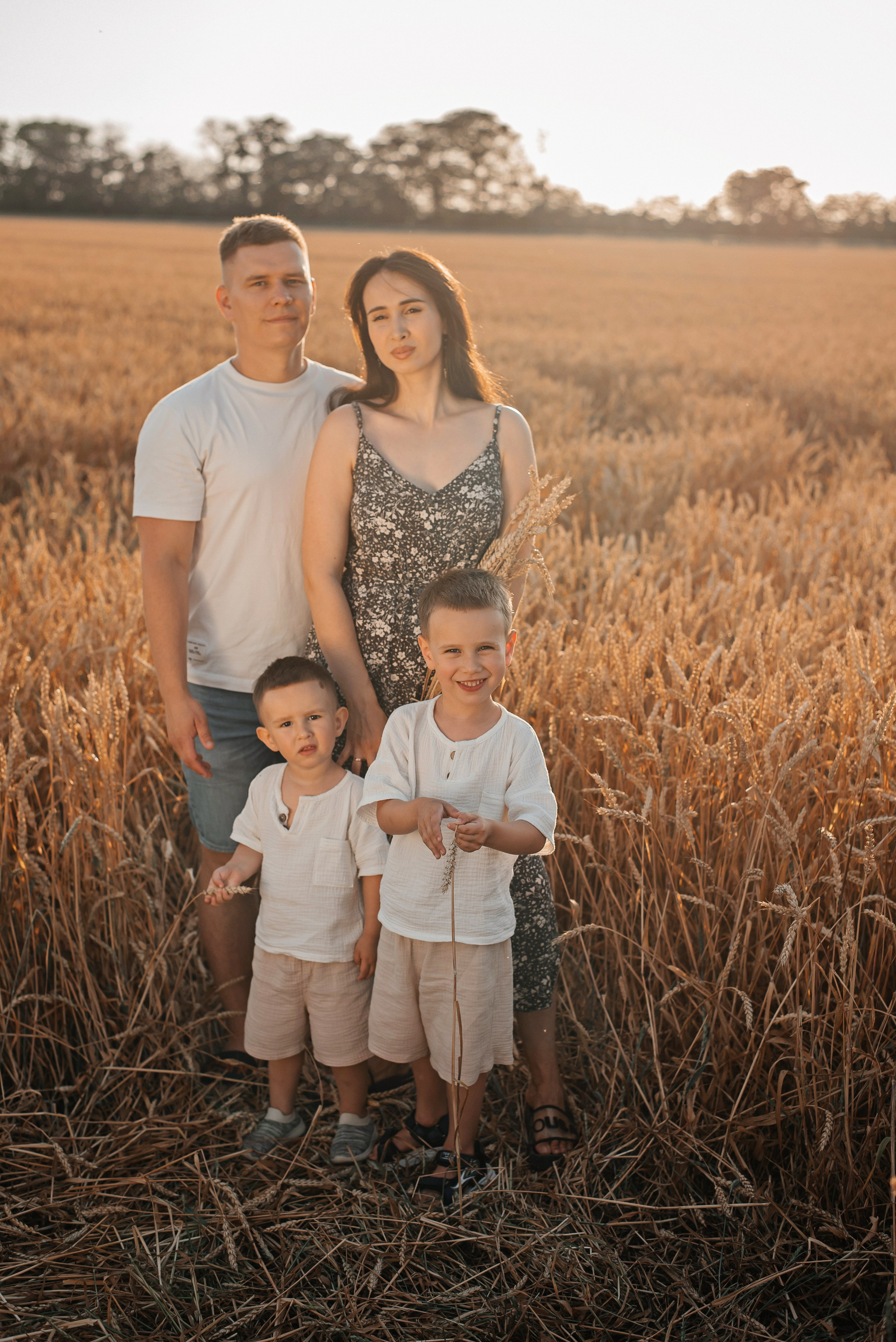 В поле на закате. Детский и семейный фотограф выпускной альбом Приморско-Ахтарск