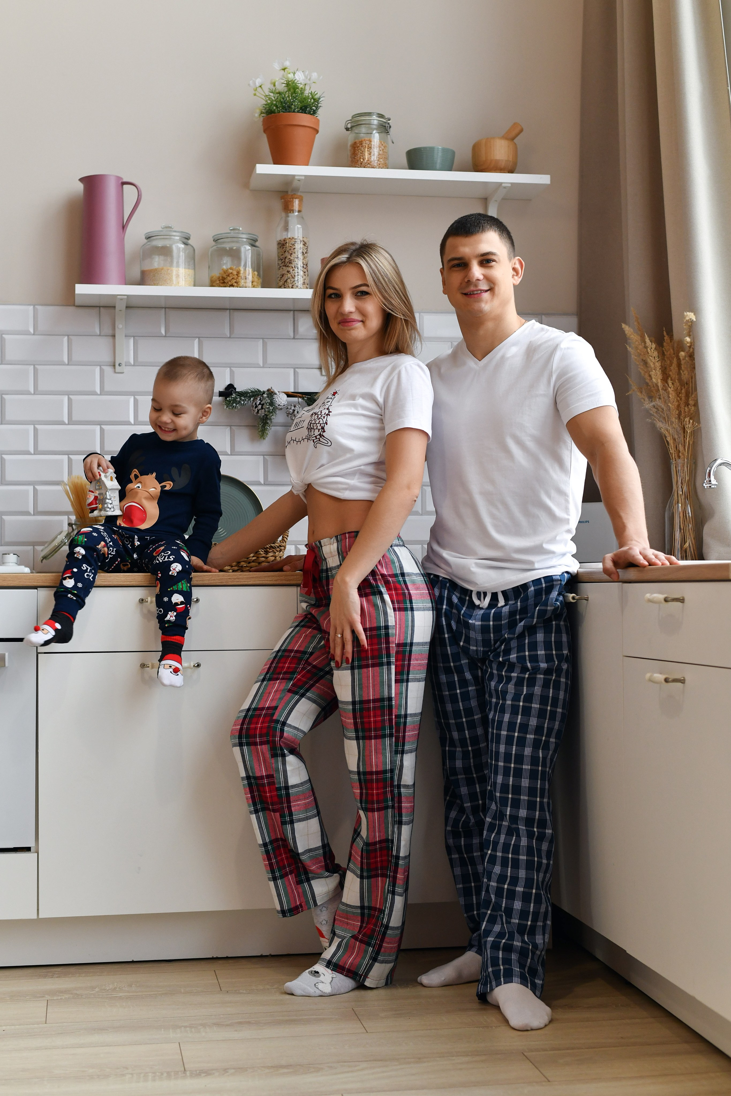 Уютное утро одной красивой семьи. Студия Фотомания. Портретный и контент фотограф в Воронеже Елена Николайчик