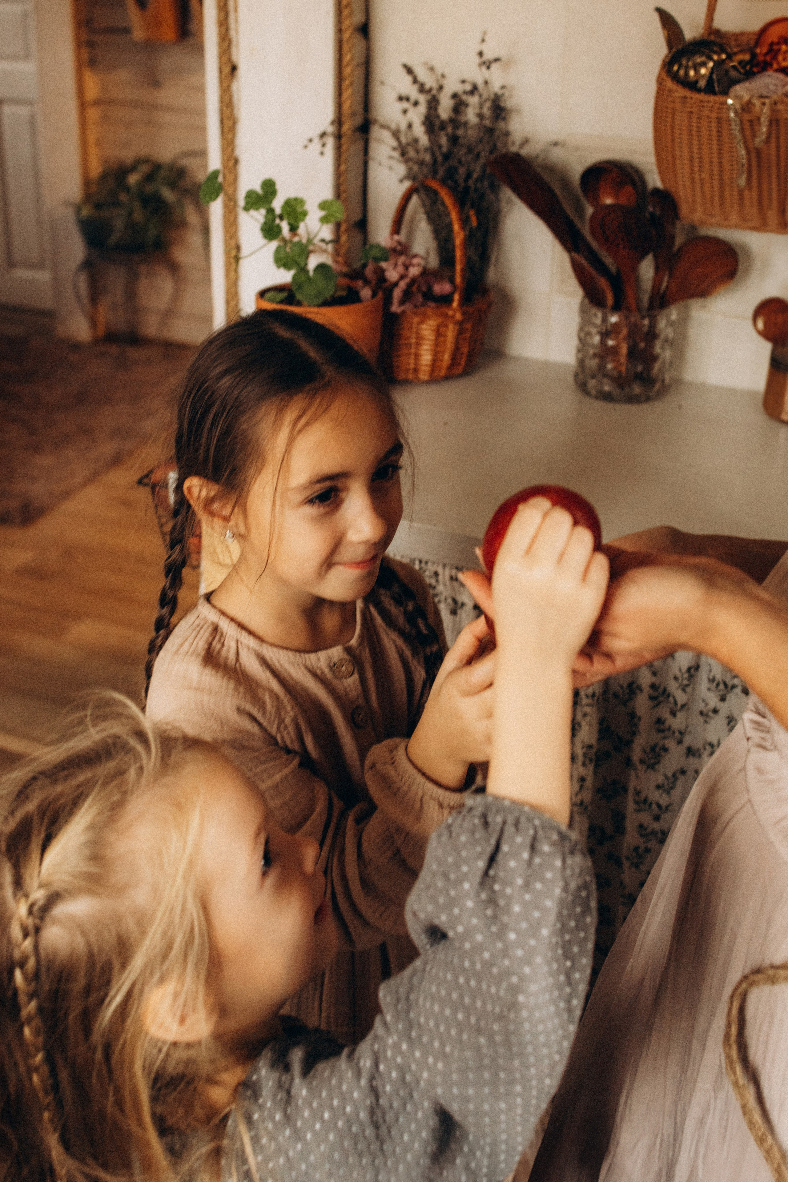 Юлия, Виктор, Саша, Настя, Ксюша и Аленка. Фотограф В Москве и Подольске Лена Иванова