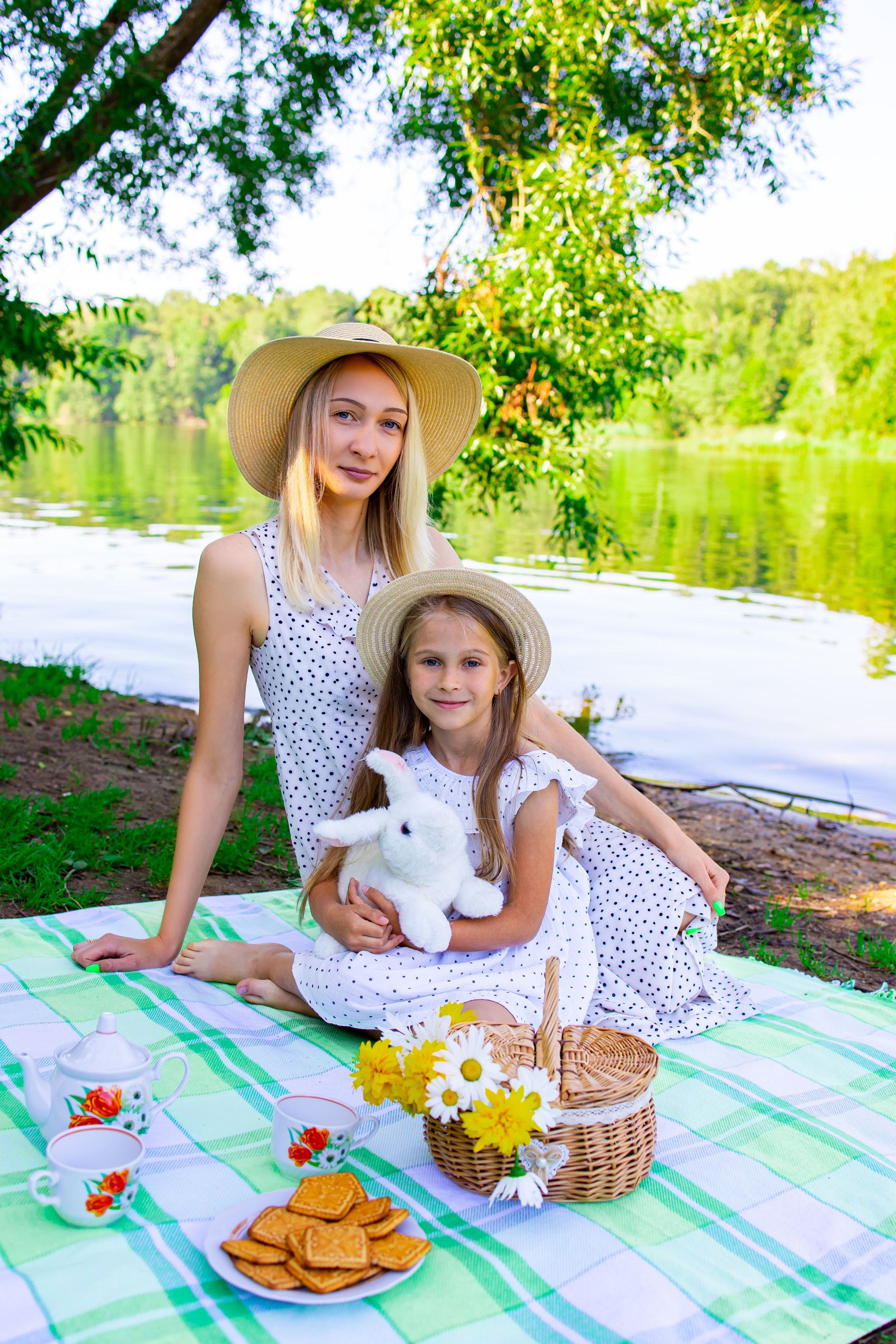 Настя и Катя пикник. Оксана Ромашкина- семейный и ньюборн фотограф из Москвы