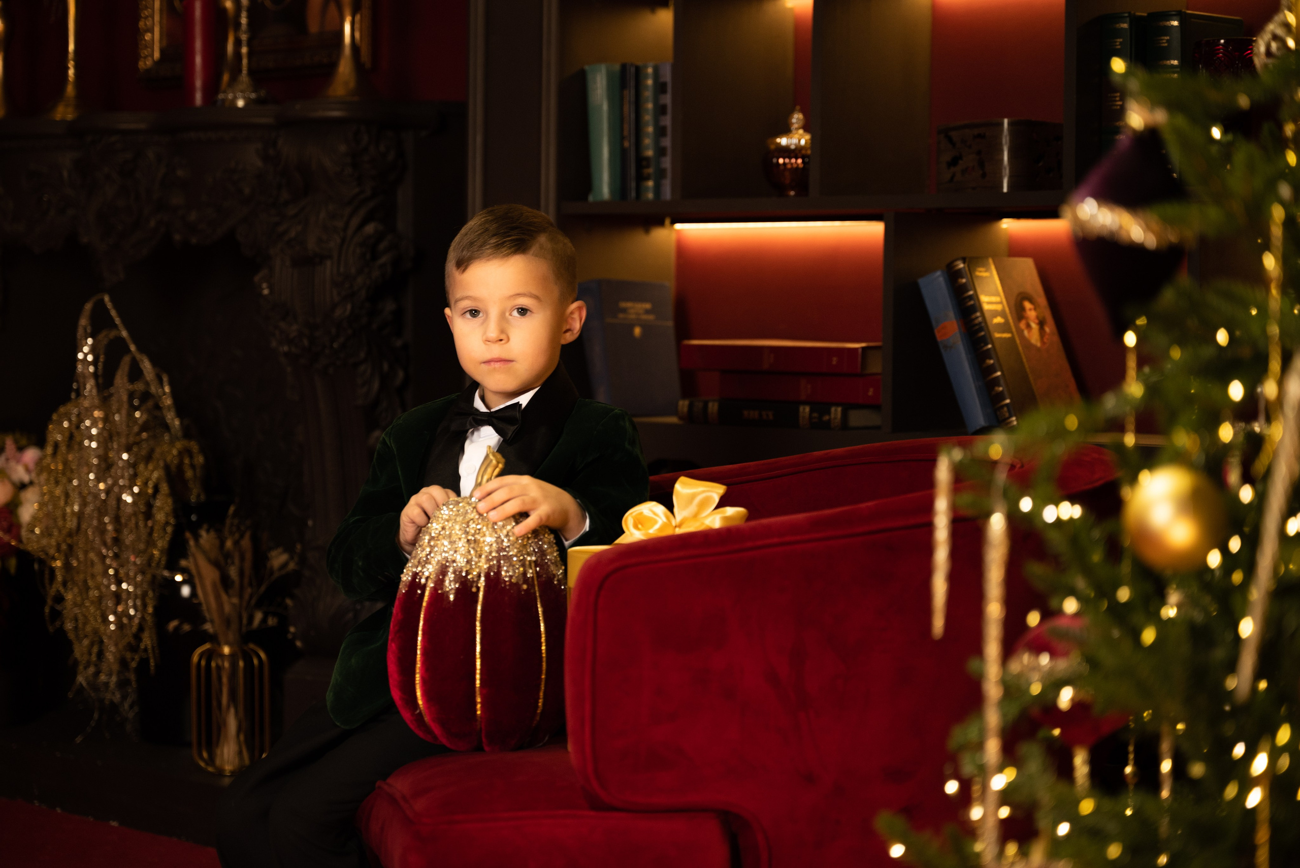 Новогодняя фотосессия в студии зале АНРИ. Фотограф Ксения Огородова портфолио