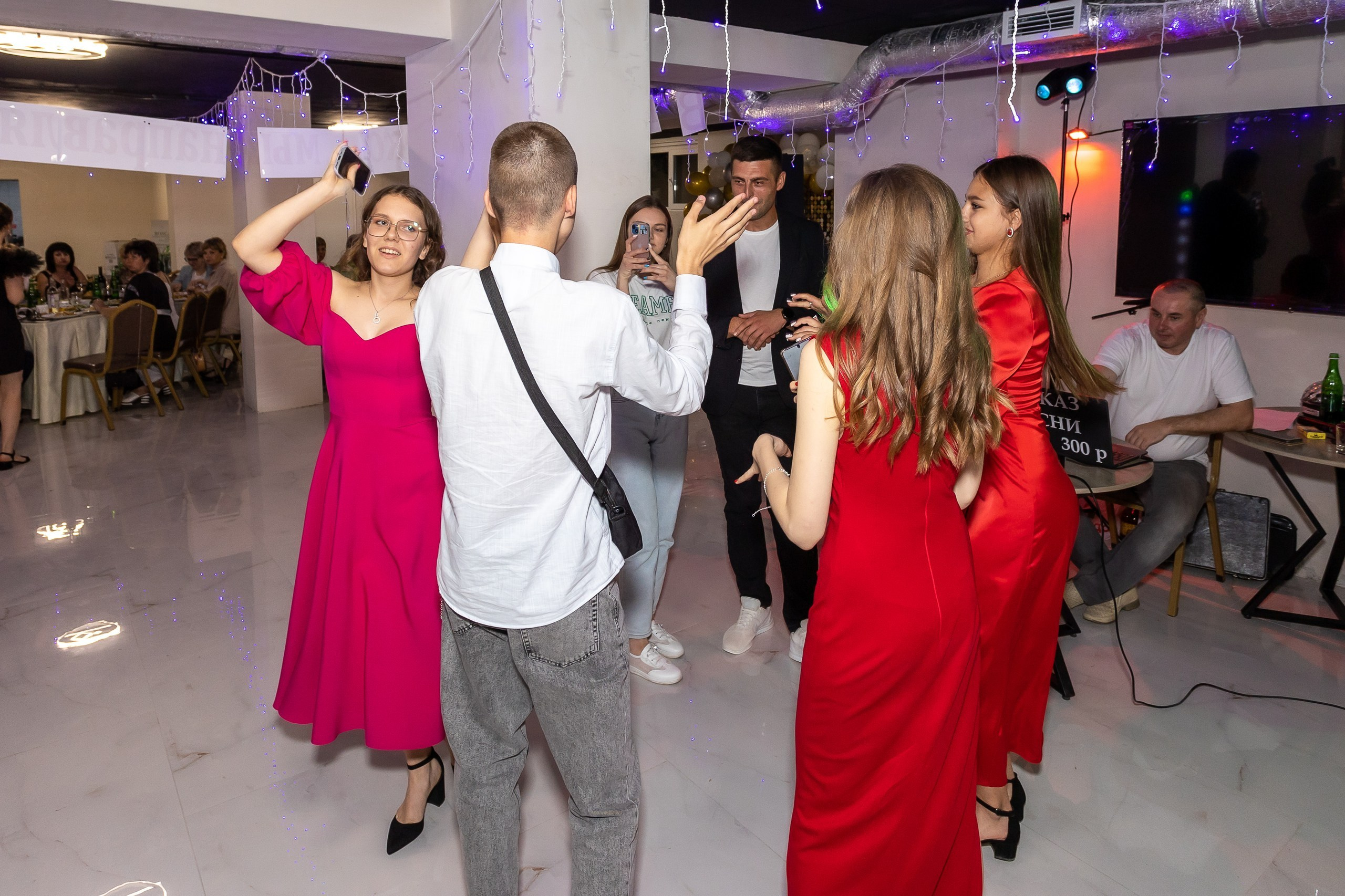 Вручение аттестата и выпускной вечер. Выпускные альбомы Майкоп, Краснодар Елена Золотарева