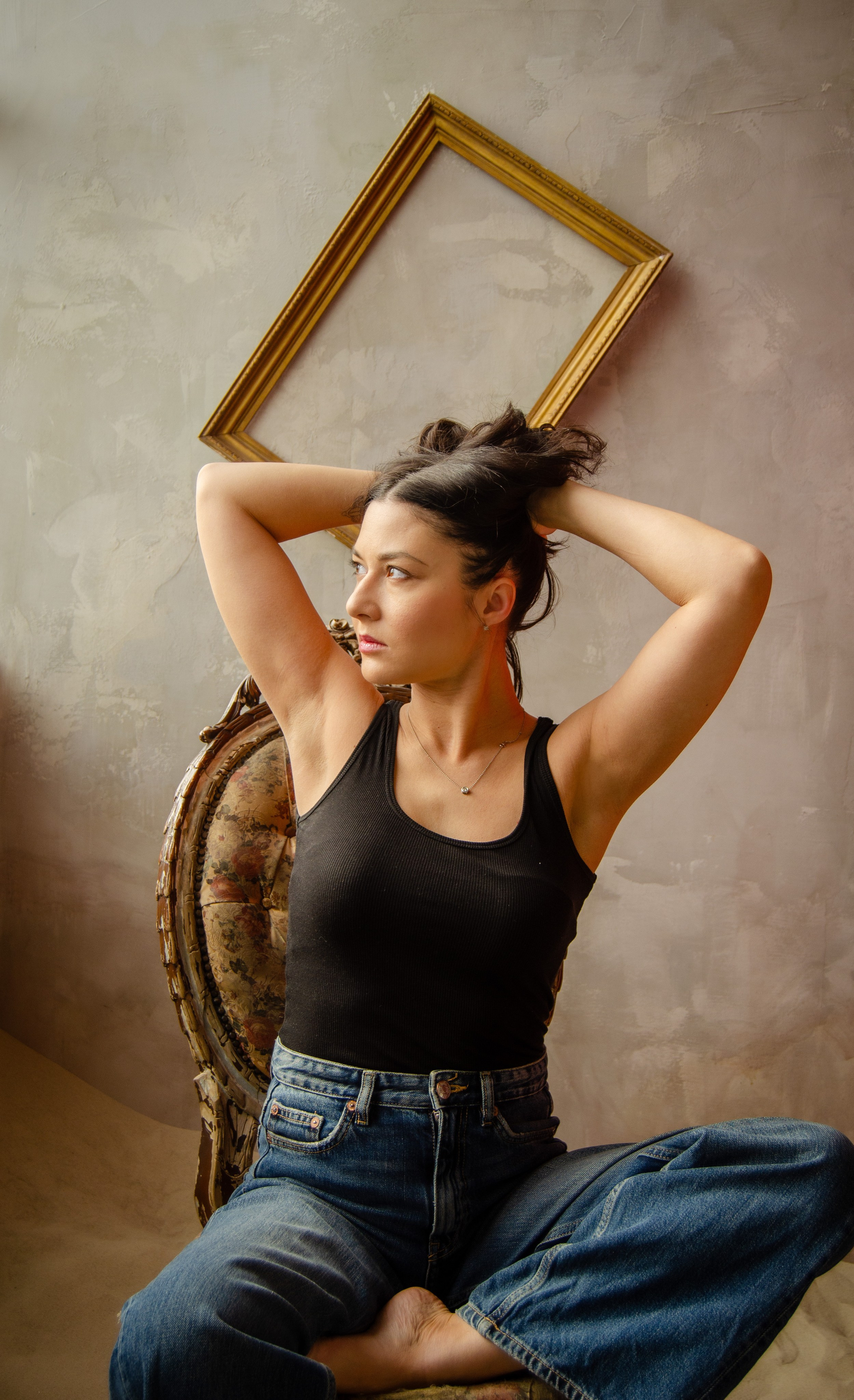 Фото девушки в студийной съёмке. Yuri Panfyorov