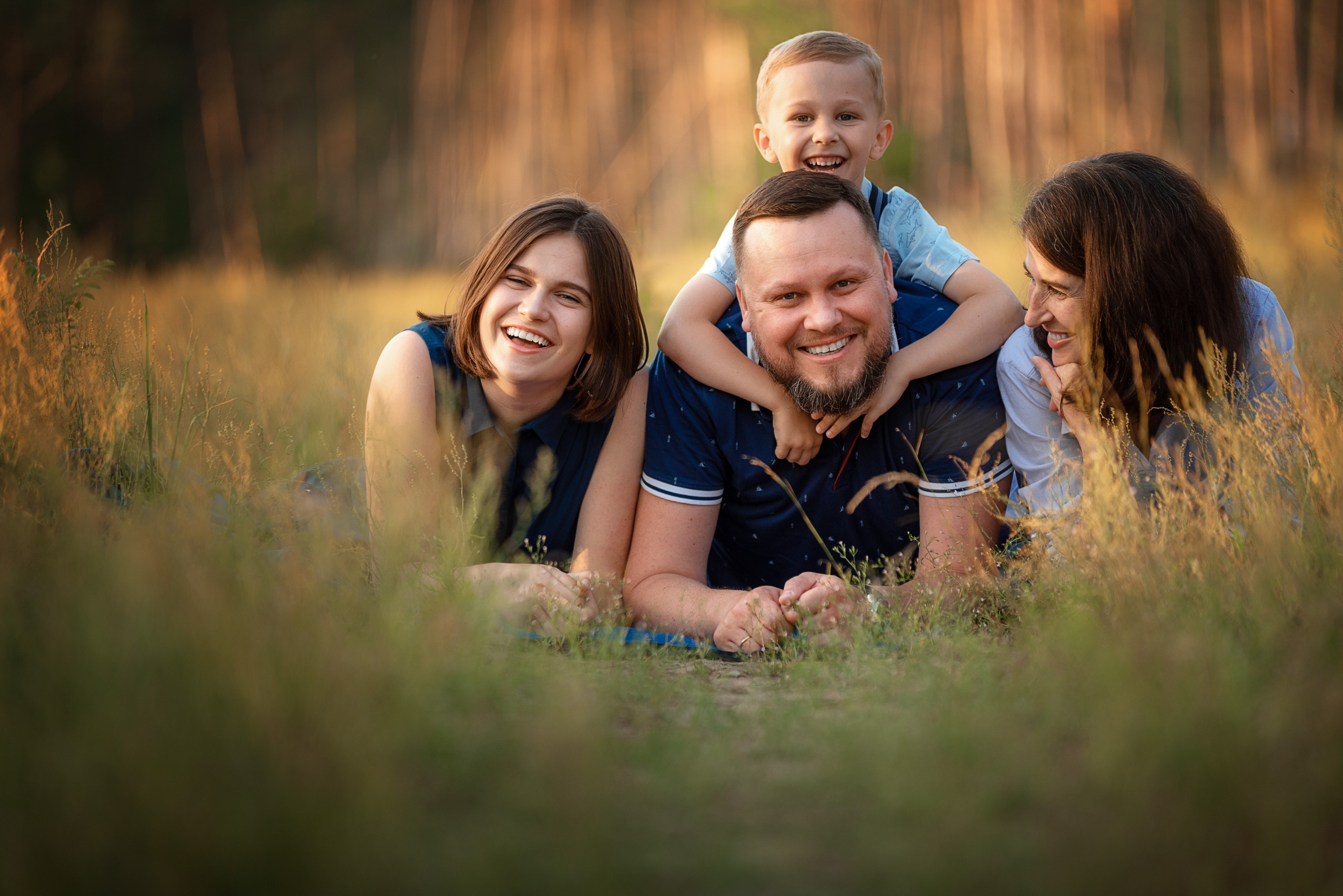Семейный фотограф в воронеже Семейная фотосессия дети мама папа и ребенок фото на природе