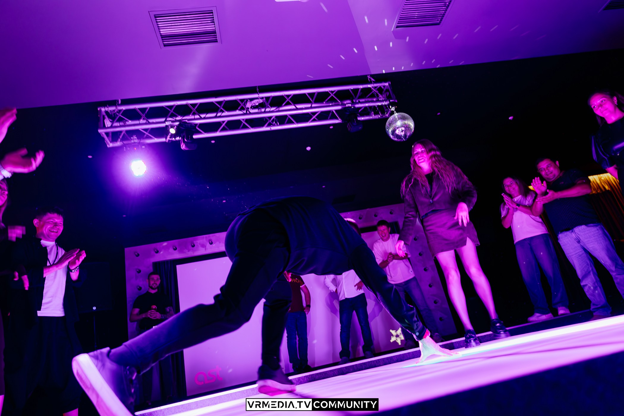 Караоке-бар «Volna»: Friends day или день дружбана