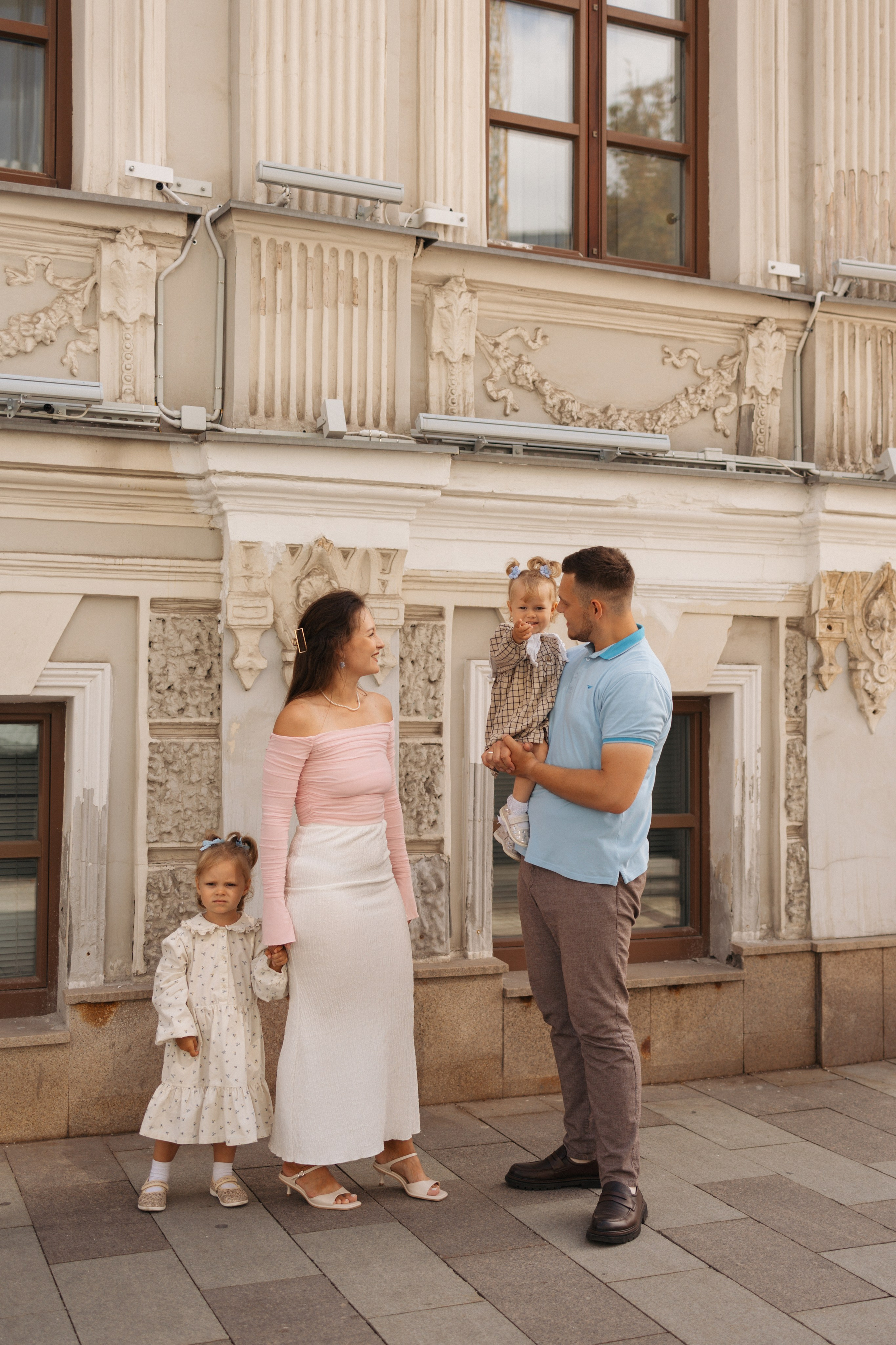 Семейная прогулка по центру Москвы — летняя фотосессия