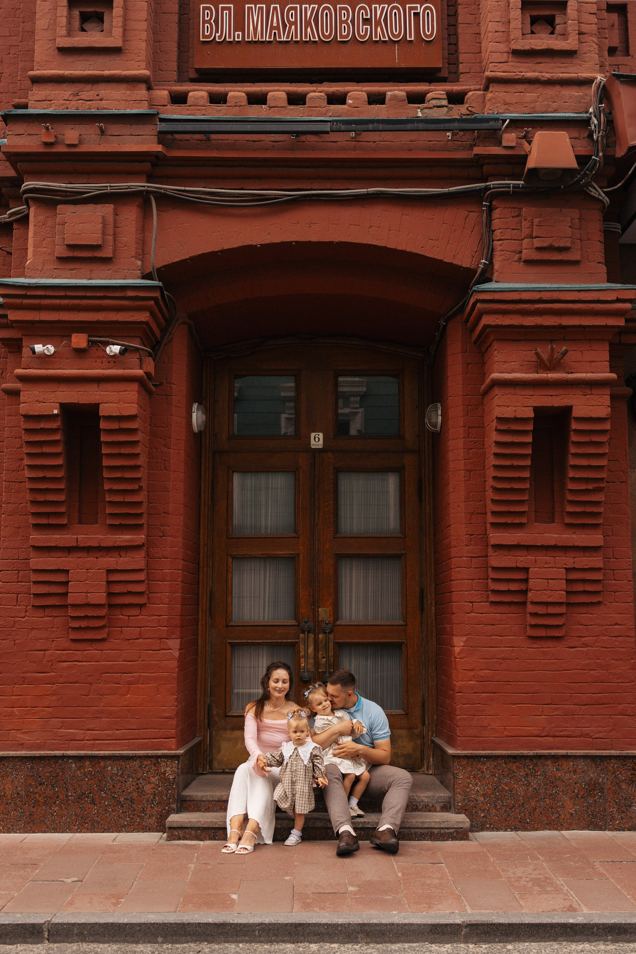 Семейная прогулка по центру Москвы — летняя фотосессия