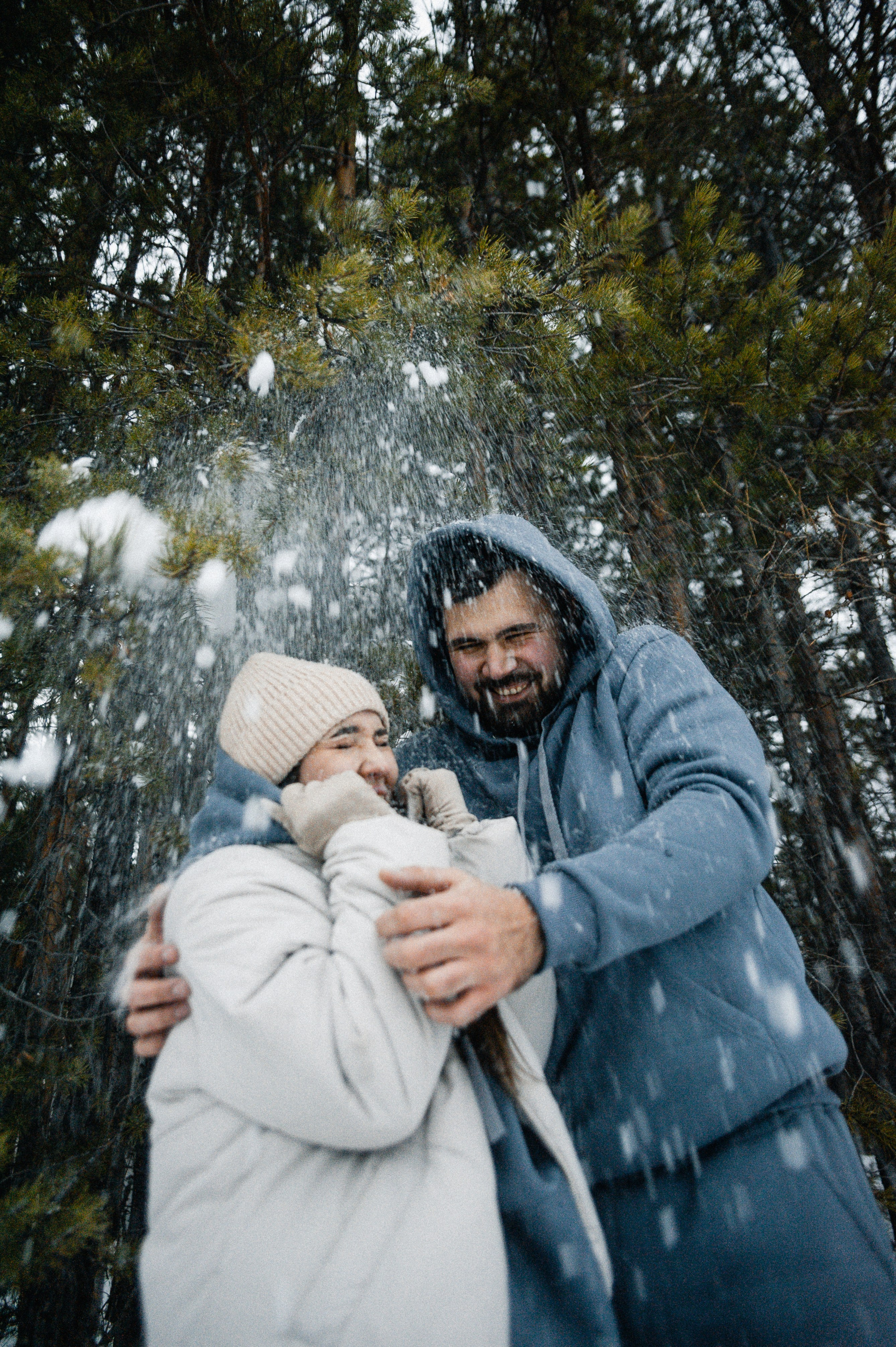 Тренды новогодних съемок 2025. Фотограф в Екатеринбурге Артём Зайнетдинов