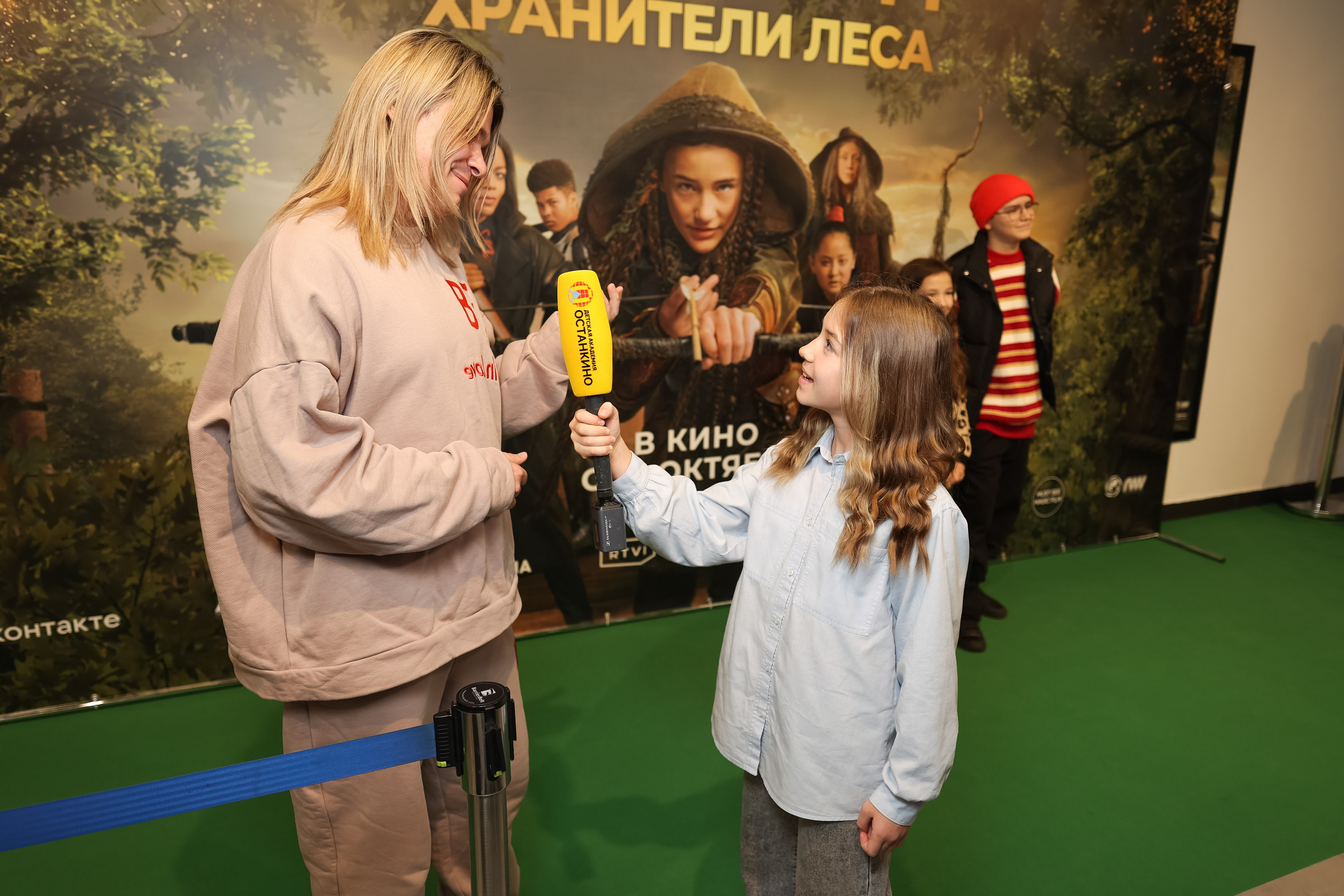 Школа «Останкино» на премьере Робин Гуд. Репортажный фотограф видеограф в Москве Ольга Плаксина