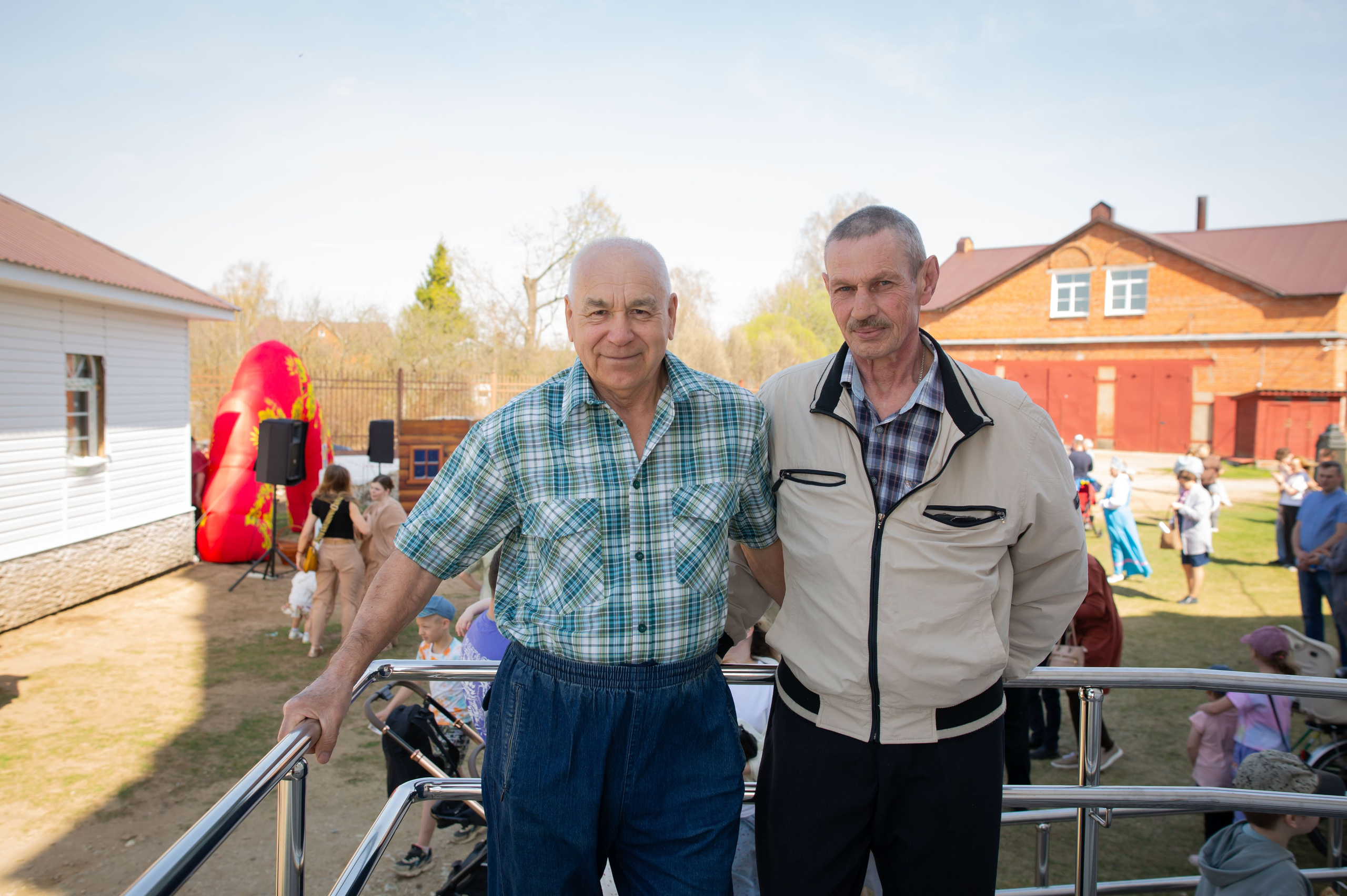 Пасха Воскресенский храм с Ашитково и ярмарка около храма. Семейный и детский фотограф Анна Петракова