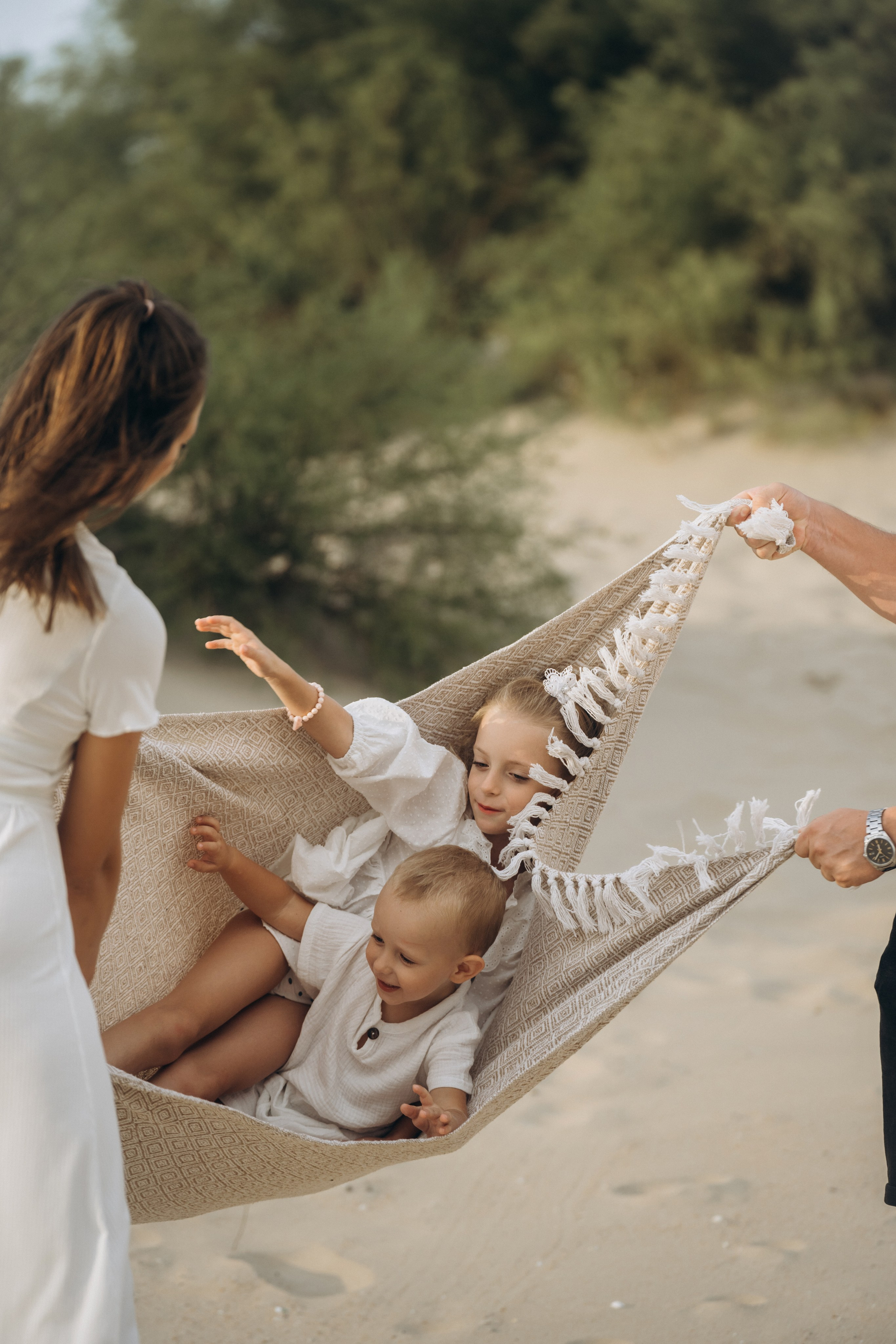 Абрау-Дюрсо: семейная дегустация винограда прямо с лозы с веселыми комментариями детей, фотограф Абрау-Дюрсо