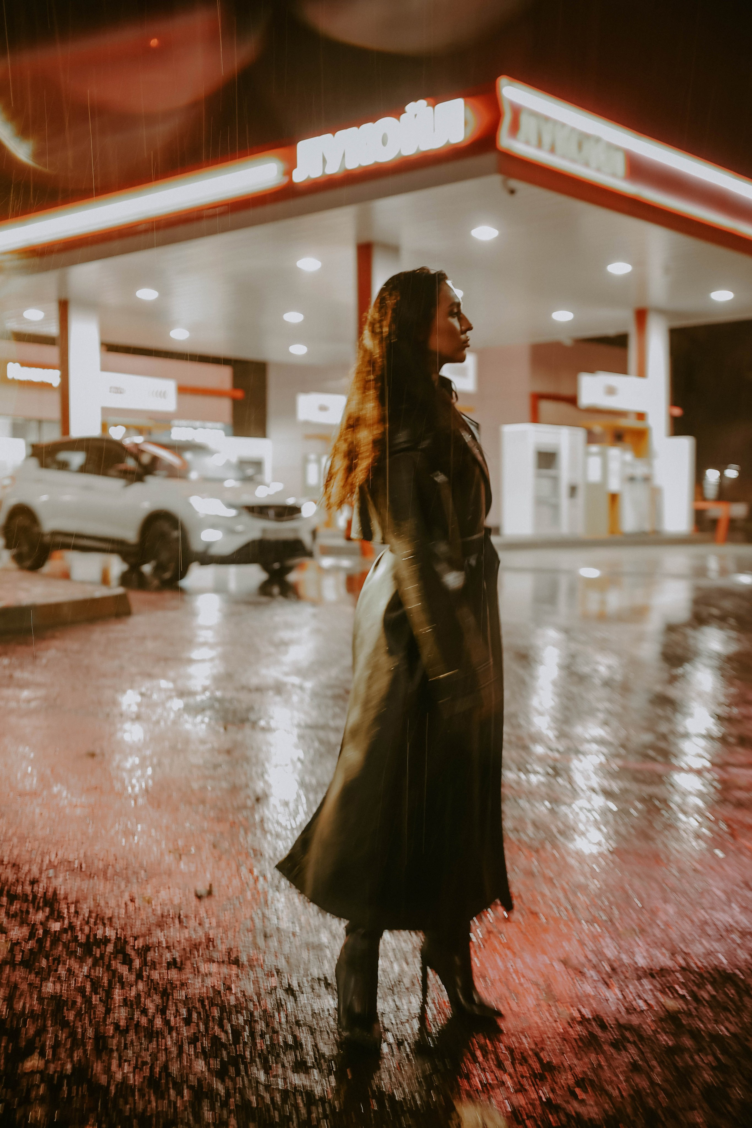 На заправке. Настя и Милана. Фотограф в Москве и любой точке земного шара Алёна Вялова (Чулкова)