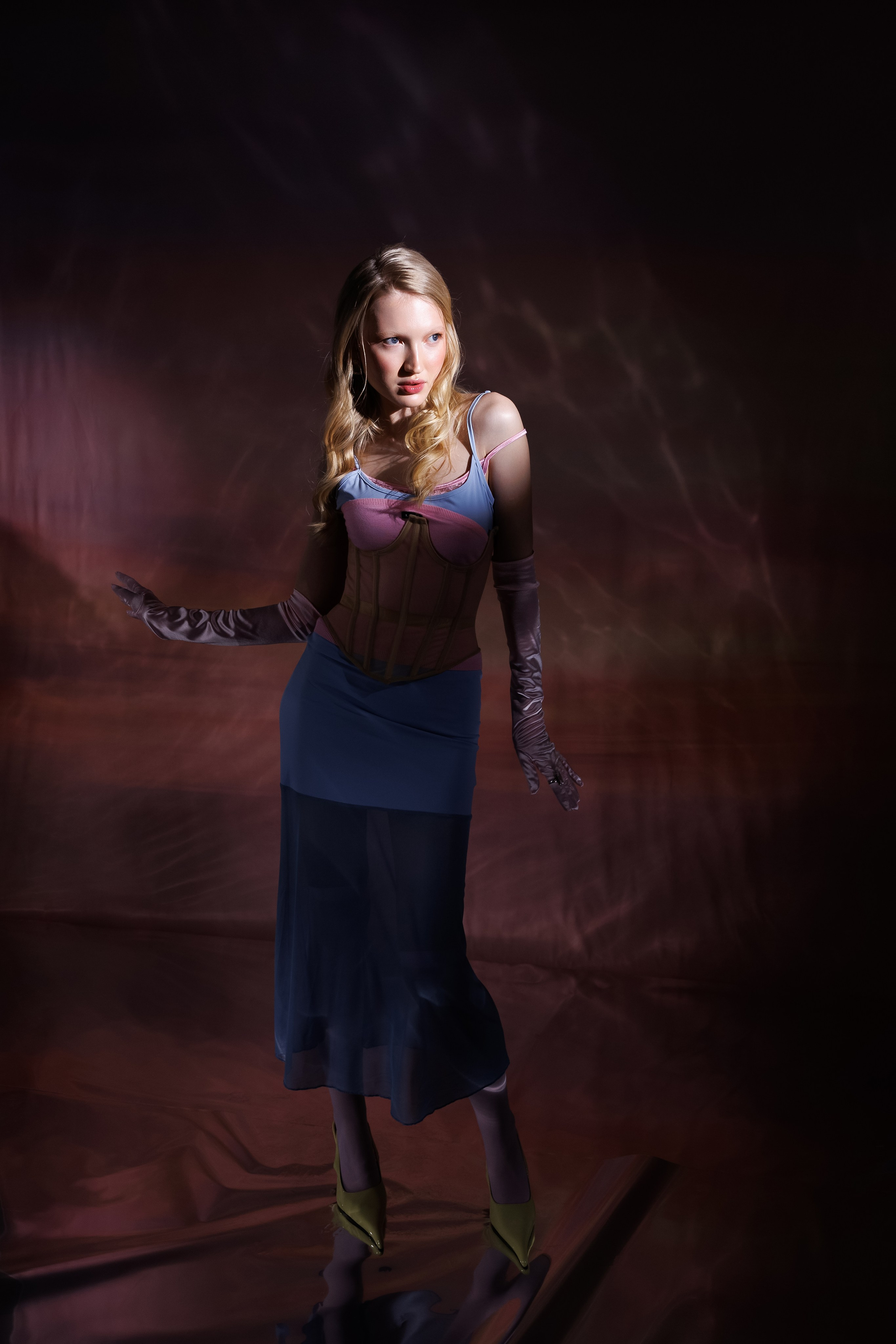 Настя. Студийная съёмка на циклораме. Фотограф в Воронеже Галина Фурсова