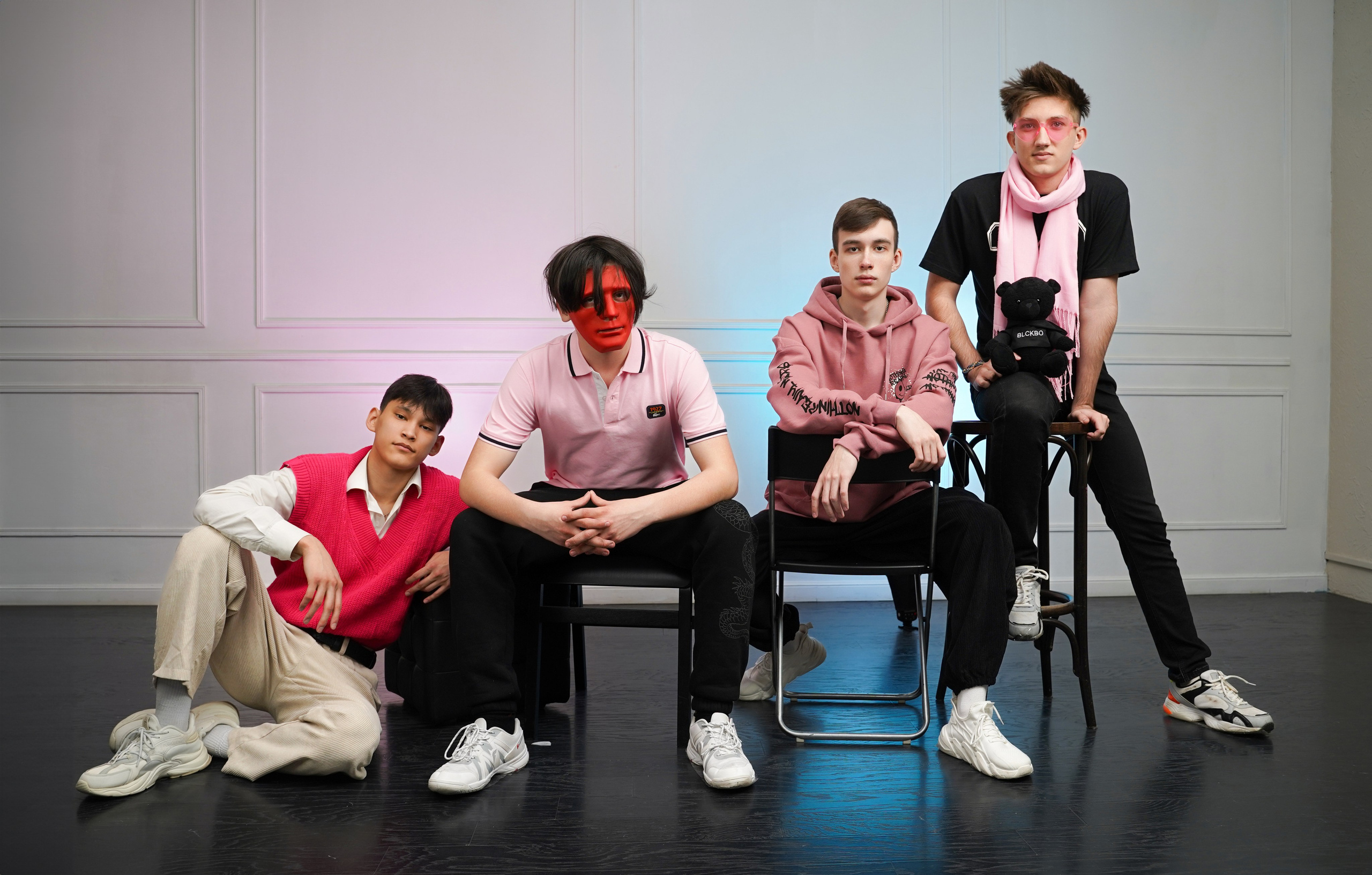 Выпускные альбомы для старшеклассников в Красноярске от AlbomKras 🎓✨. AlbomKras -выпускные альбомы Красноярска с авторским дизайном и качественной фотосъемкой! ⭐⭐⭐⭐⭐ 5.0