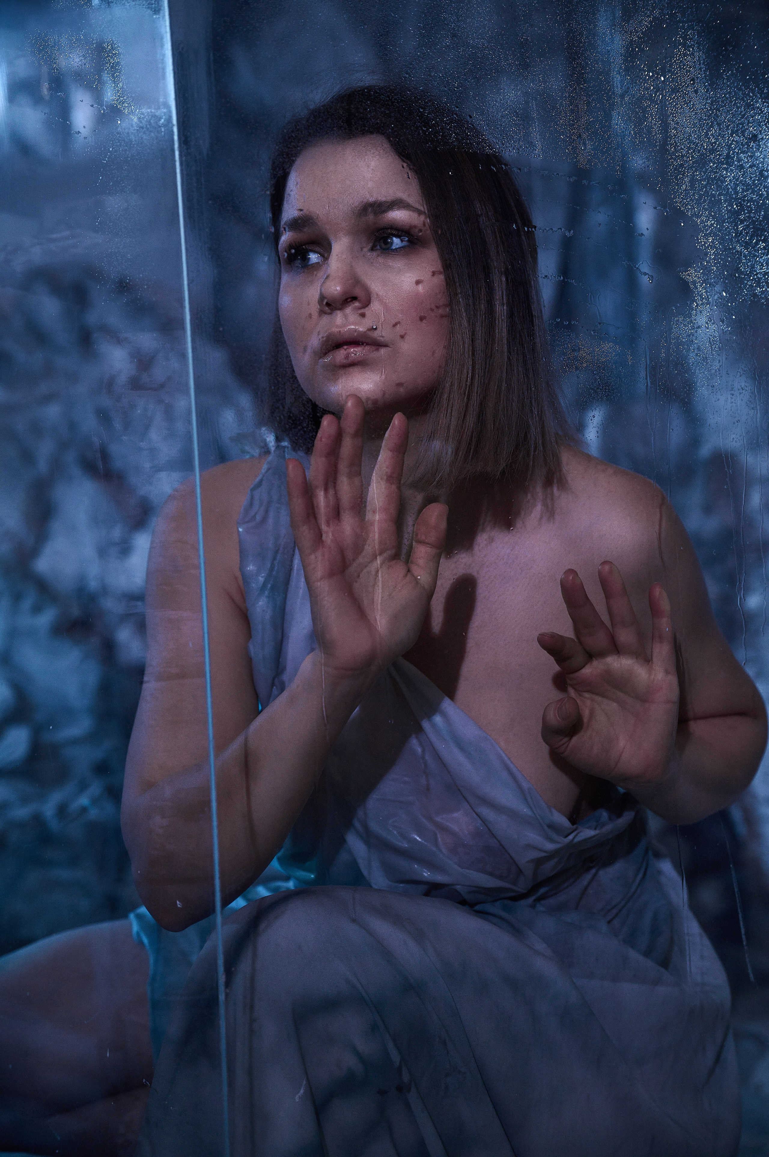 Фотосессия Ксении в декорациях «Лед» со стеклянным кубом