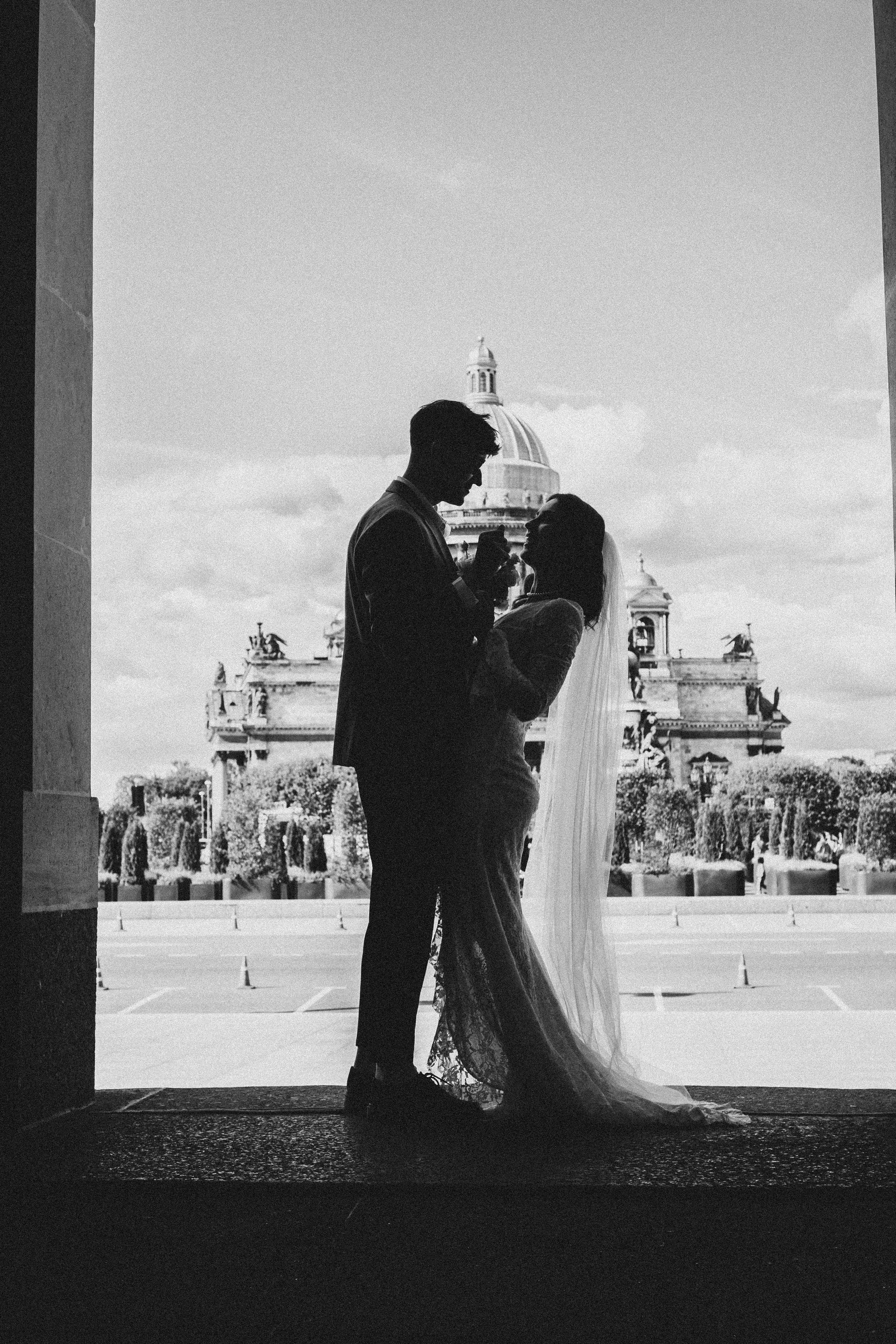 СВАДЕБНАЯ ПРОГУЛКА ВОЗЕ ИСАИКЕВСКОГО СОБОРА АСТОРИИ И ЗАКОНОДАЛЕТНОГО СОБРАНИЯ. Профессиональный фотограф, Санкт-Петербург — Виктория Богомолова