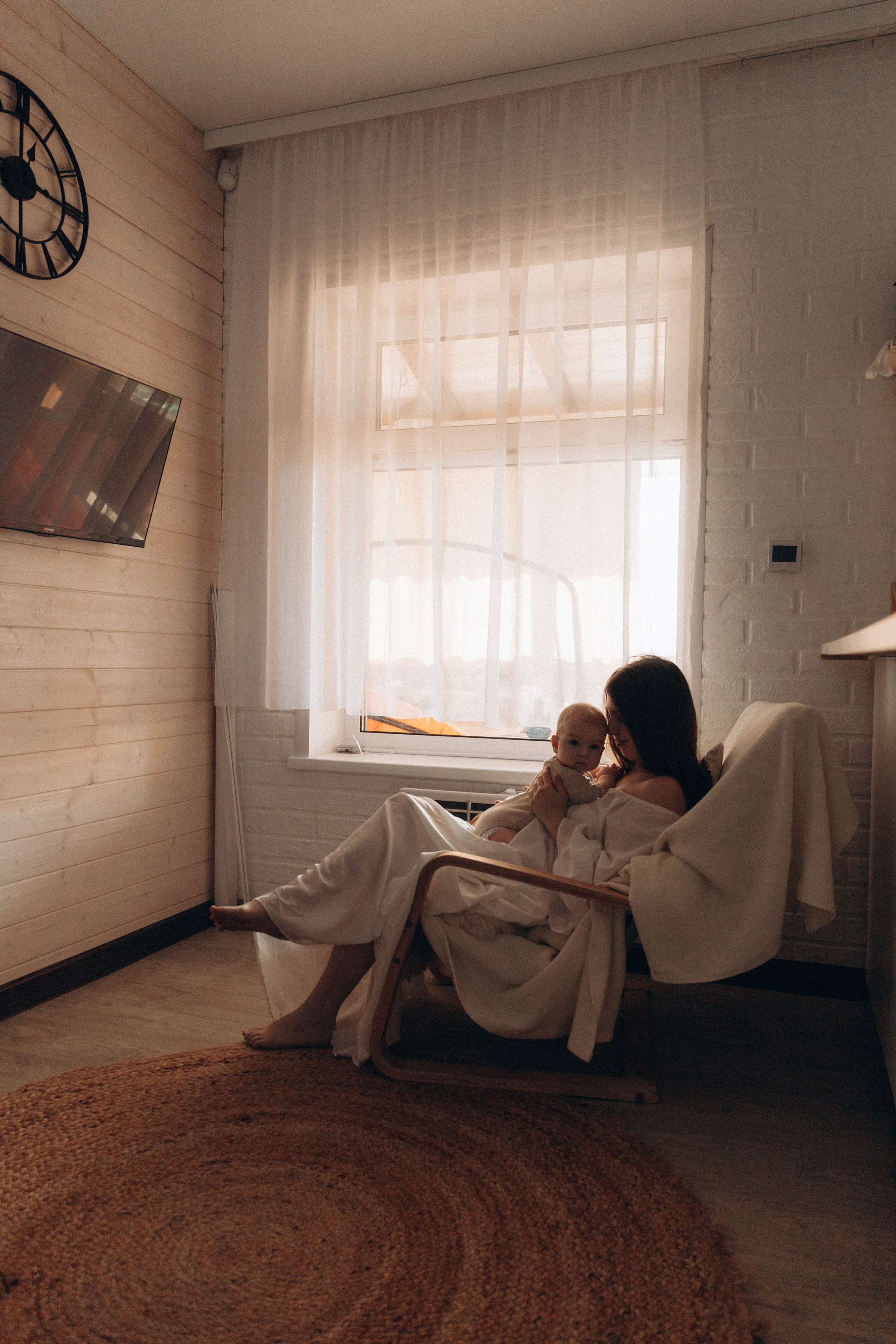 Мама и малыш, домашняя история. Фотограф Ульяна Дивина в Нижнем Новгороде и Нижегородской области