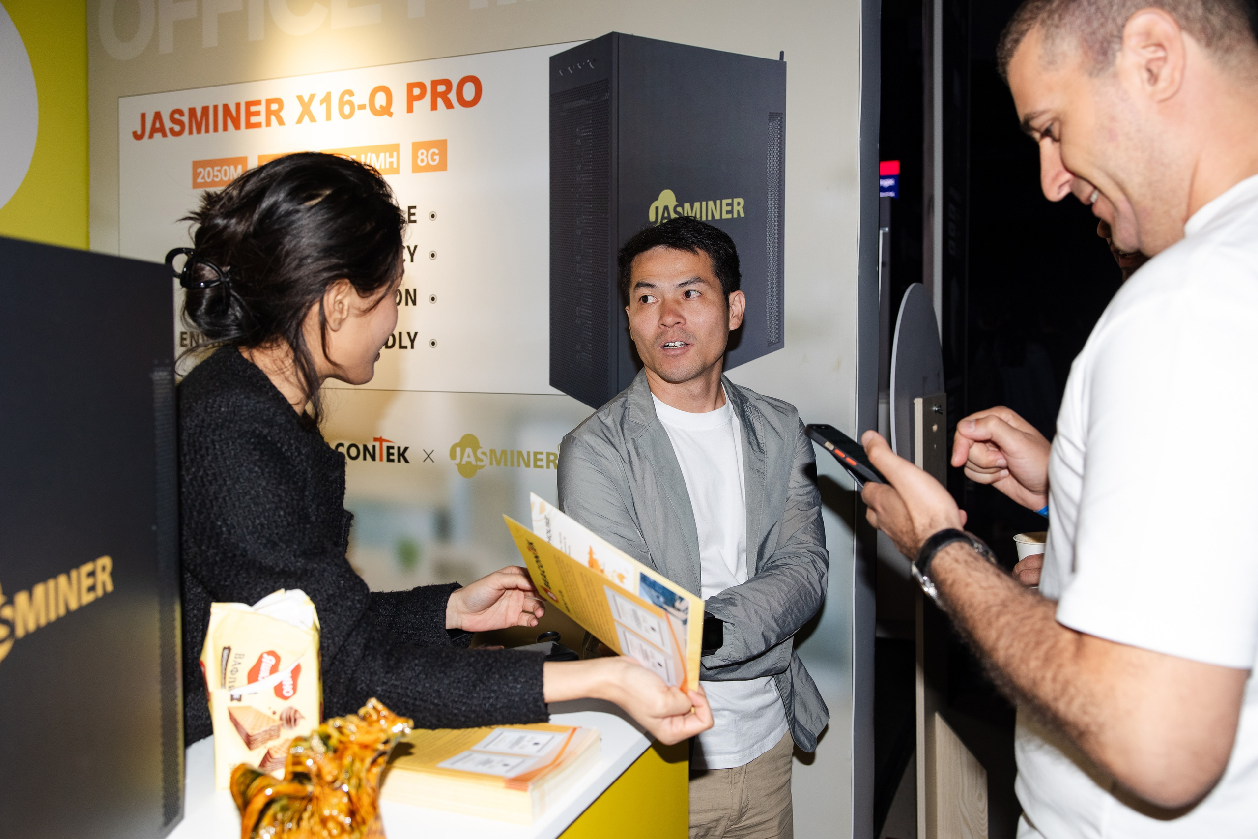 Crypto Summit (1). Свадебный репортажный фотограф в Москве