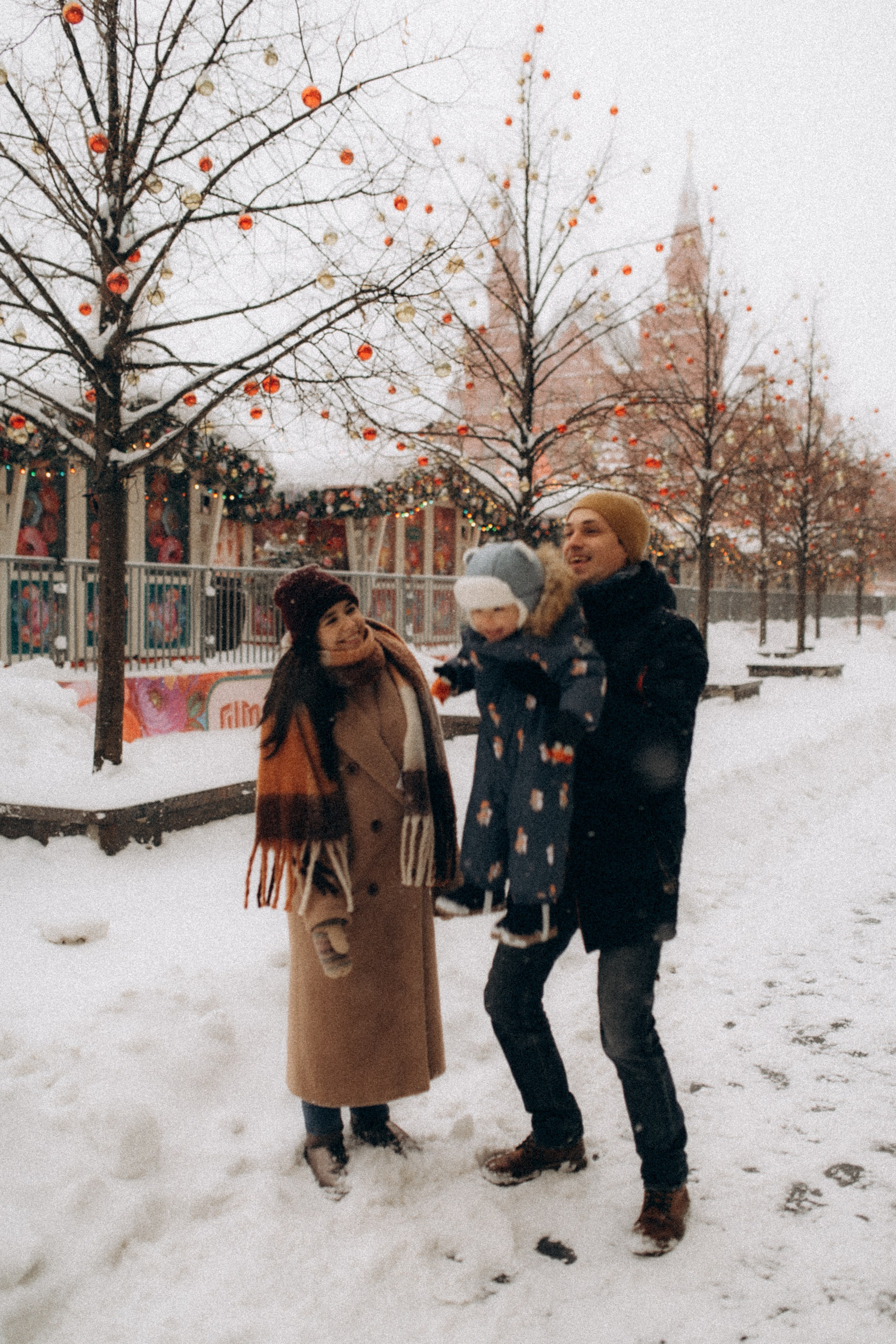 Лена, Митя и Левушка прогулка на Красной площади. Семейный фотограф в Москве и Люберцах Юлия Гуськова