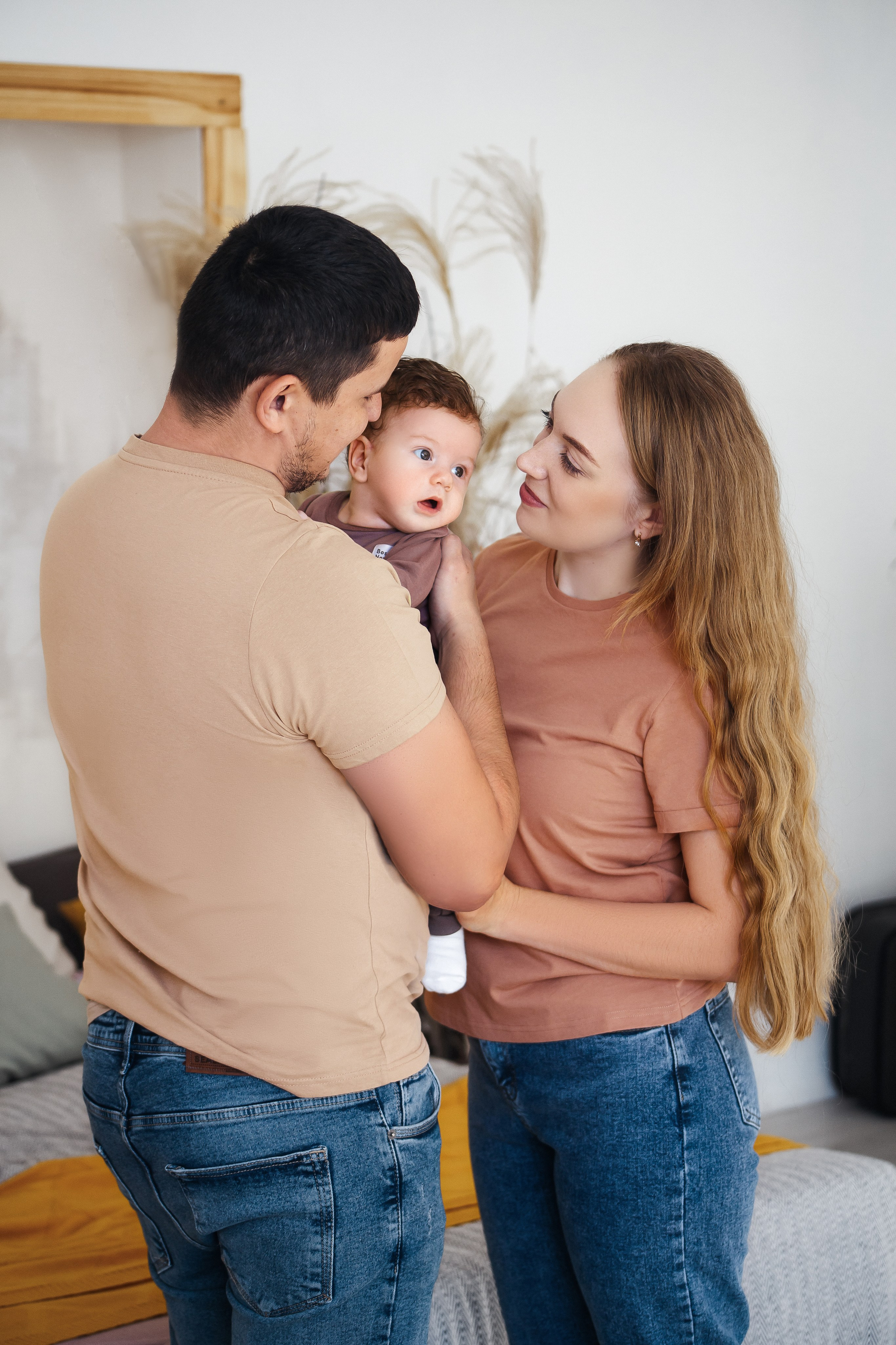 Студийная семейная фотосессия в Ставрполе. Фотограф Ставрополь Пятигорск Елизавета Дарина